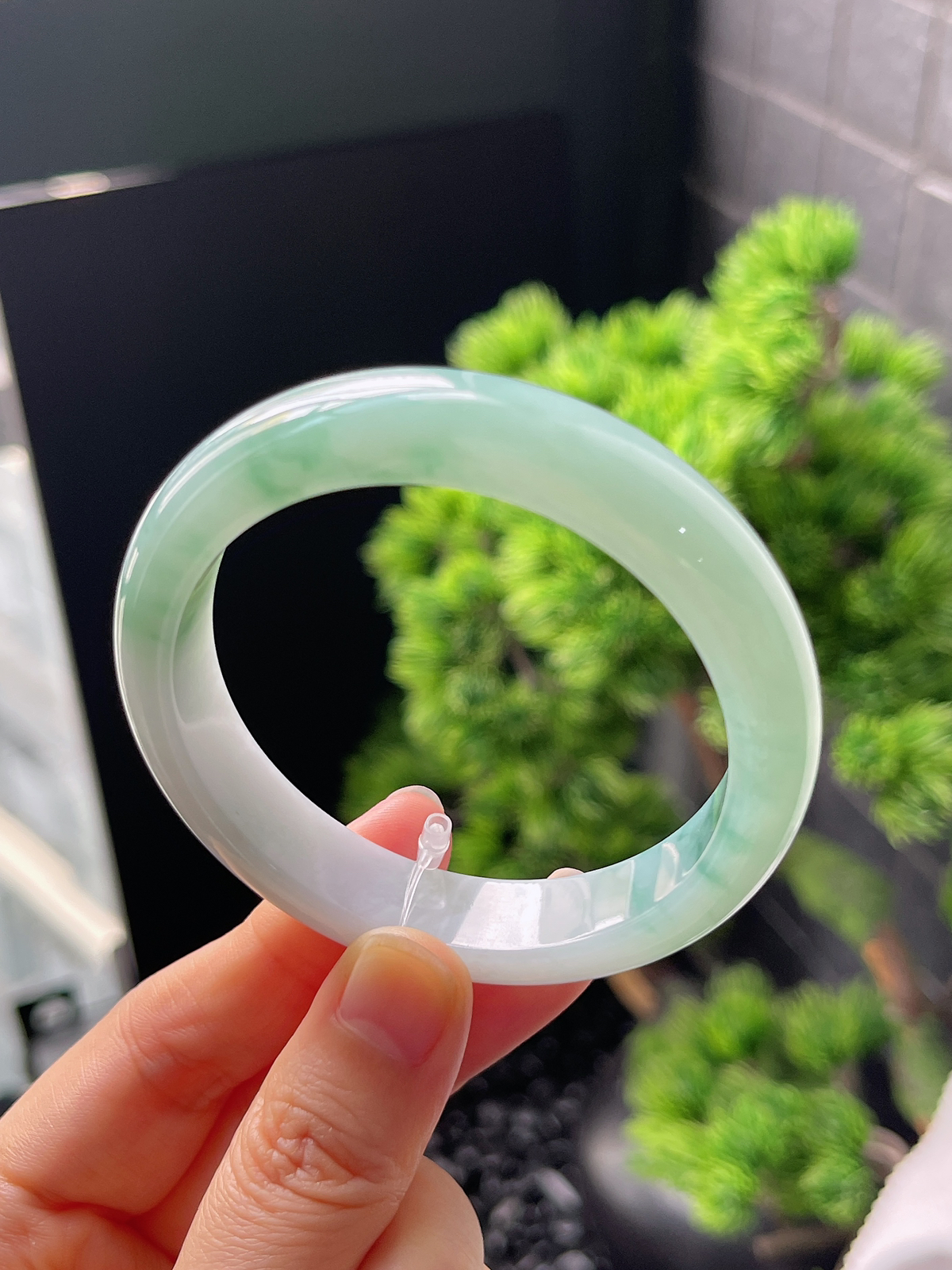 正圈53圈口，翡翠冰糯种飘绿手镯