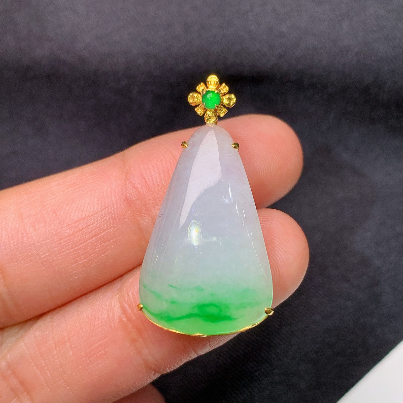 冰飘绿水滴吊坠，18k金镶嵌，冰润细腻，种水足，Ll 尺寸30.5*15.8*5.8