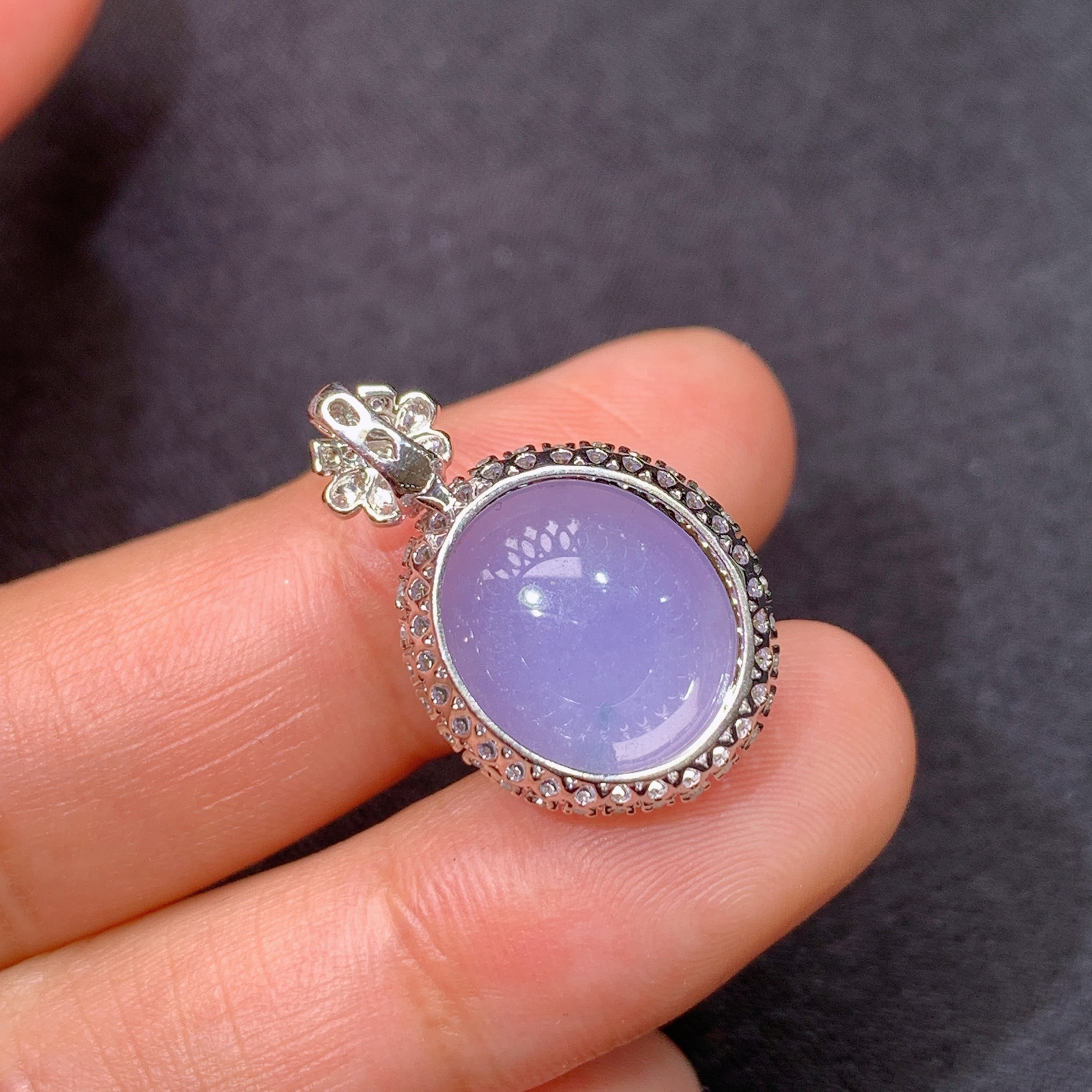 紫罗兰蛋面吊坠，18k金镶嵌，温润细腻，颜色鲜艳，C2 尺寸22.6*14.5*10.5