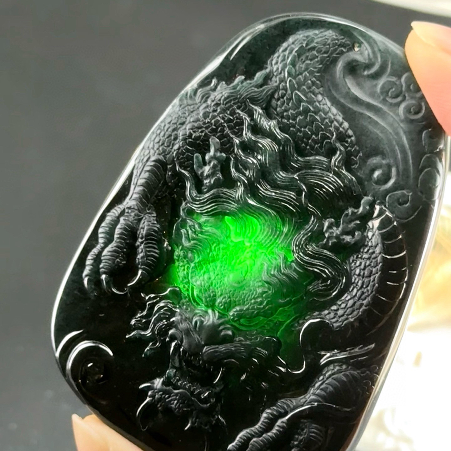 精品墨翠龙牌 种好色正 黑度好 打灯通透 油性十足