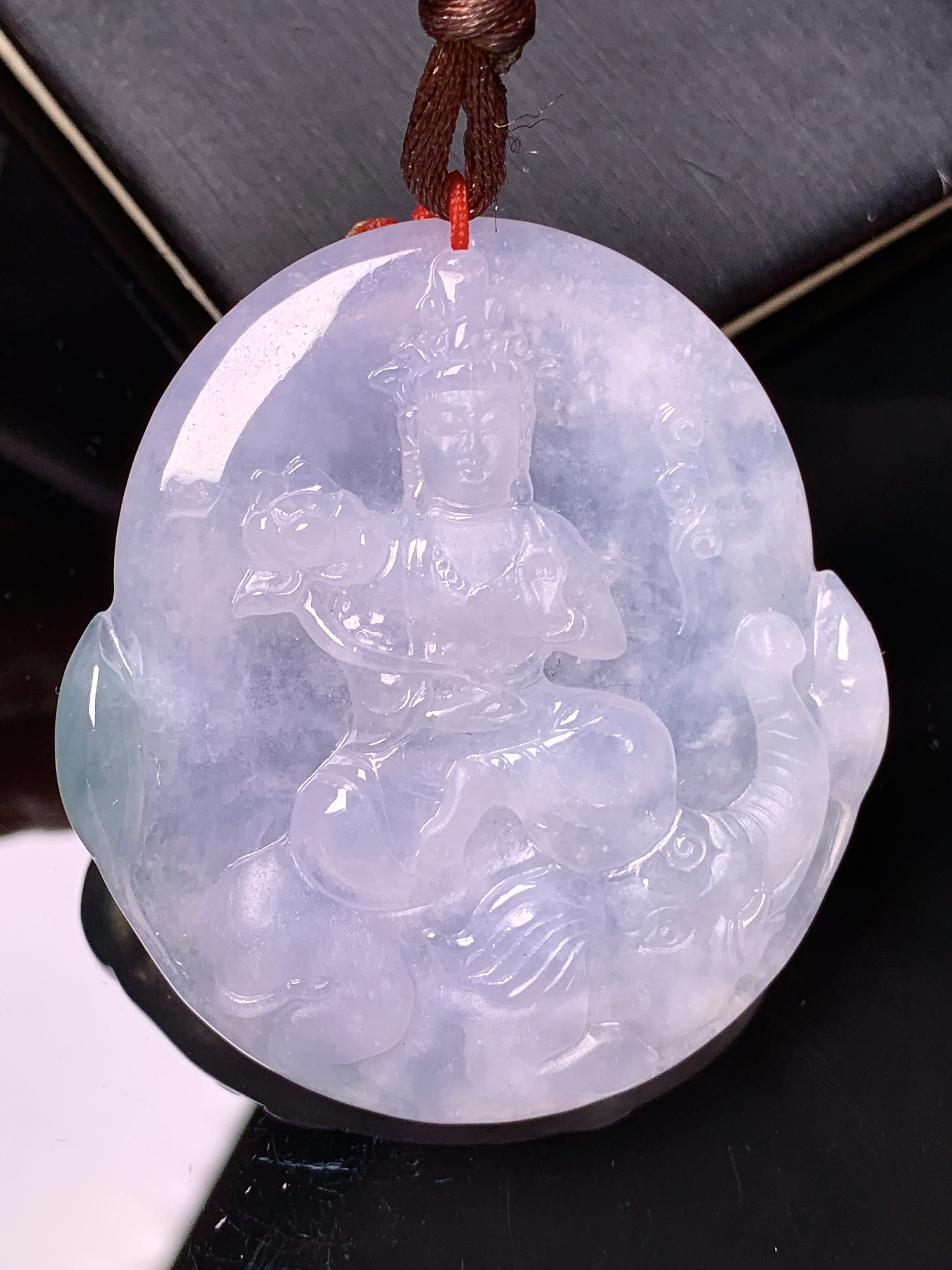 冰种飘绿普贤菩萨吊坠 玉质细腻 色泽艳丽清新 水润亮眼 整体尺寸49.5*45.5*5.8b2