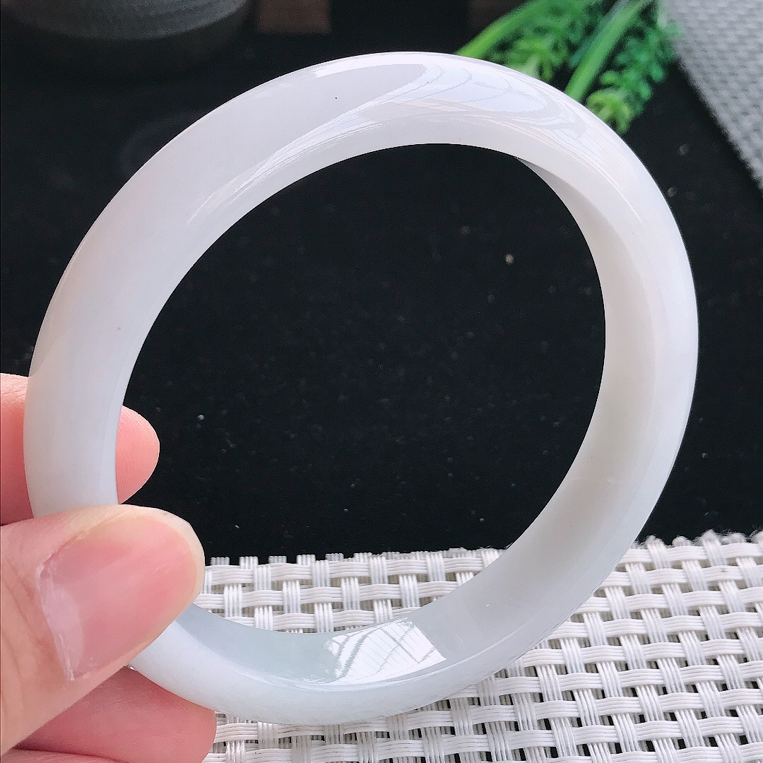 实拍天然翡翠65.8/13/8.6大圈口老坑秀气冰润月光白宽边手镯翡翠玉镯手环