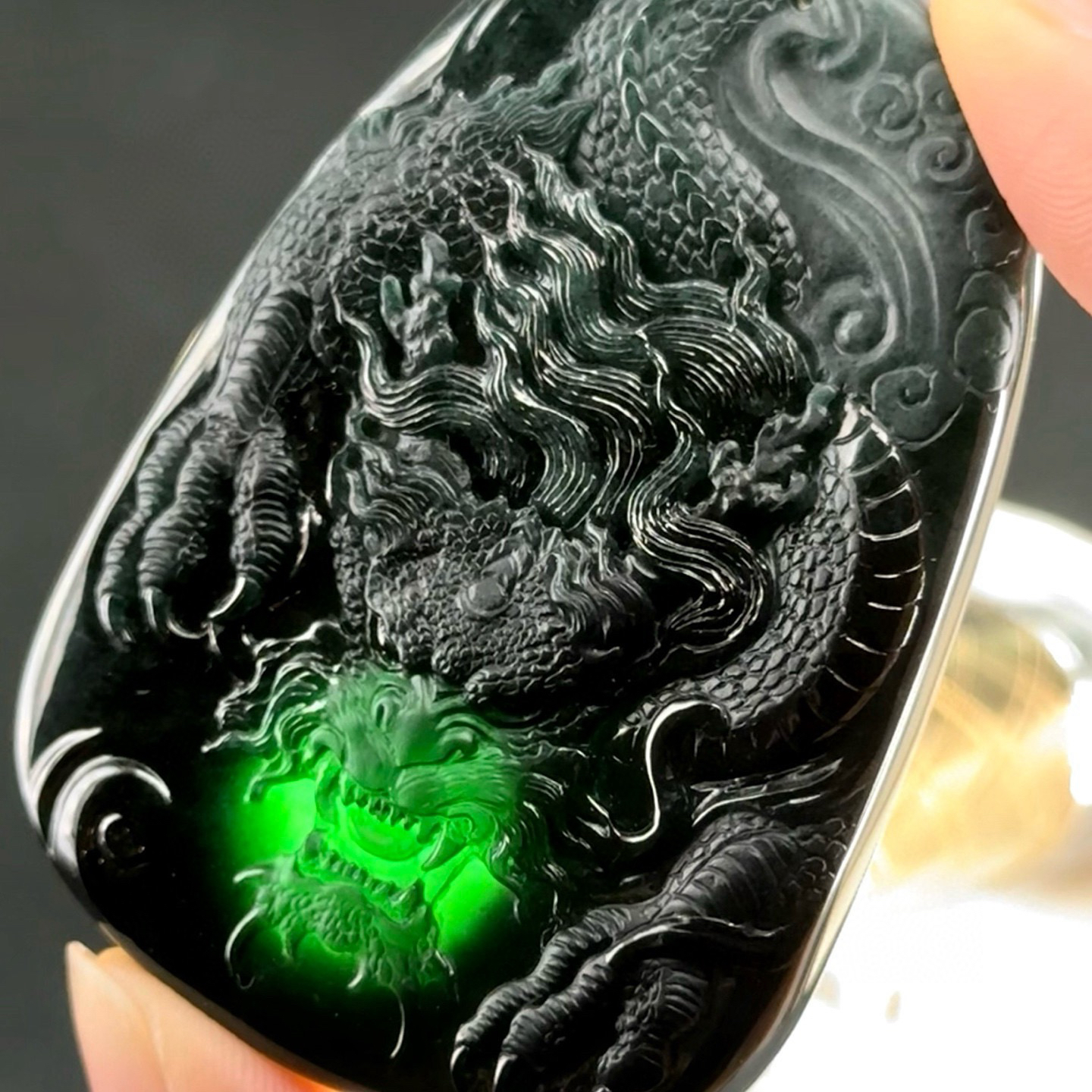 精品墨翠龙牌 种好色正 黑度好 打灯通透 油性十足