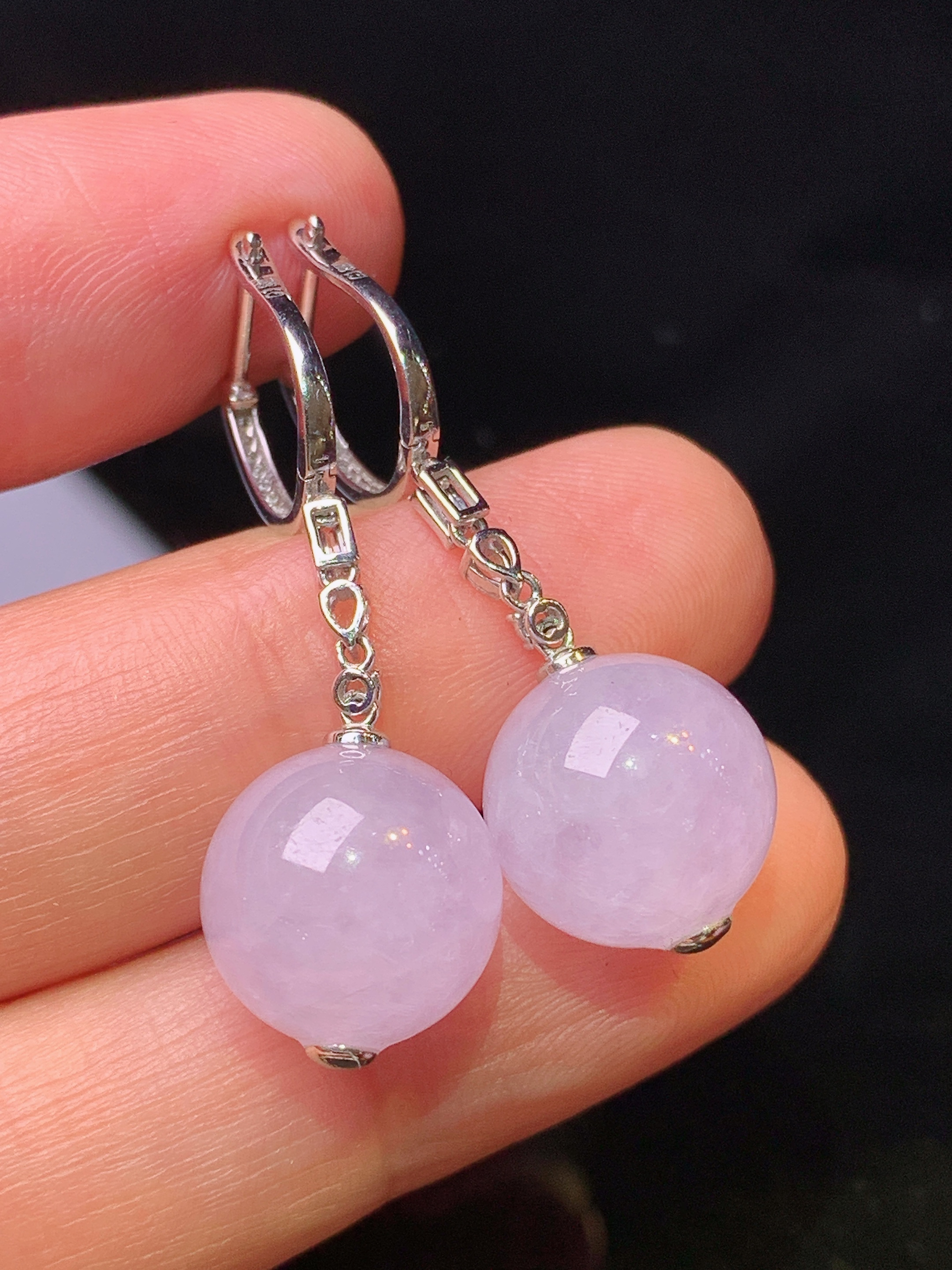 18k金钻镶嵌紫罗兰圆珠耳坠 玉质细腻 色泽艳丽清新 水润亮眼 整体尺寸32.8*11.5f2