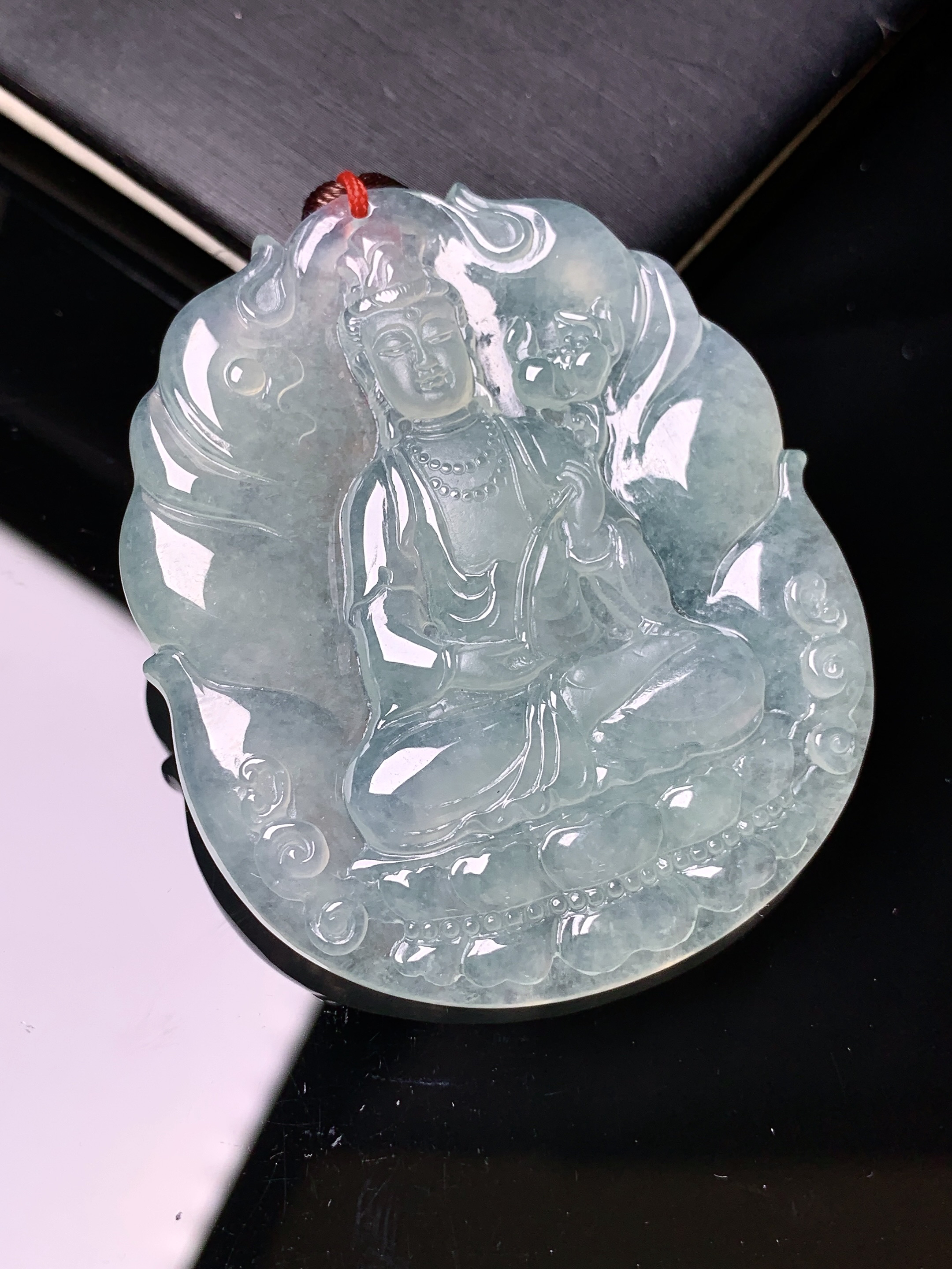 冰种观音菩萨吊坠 玉质细腻 色泽艳丽清新 水润亮眼 整体尺寸50*42*5.5b2