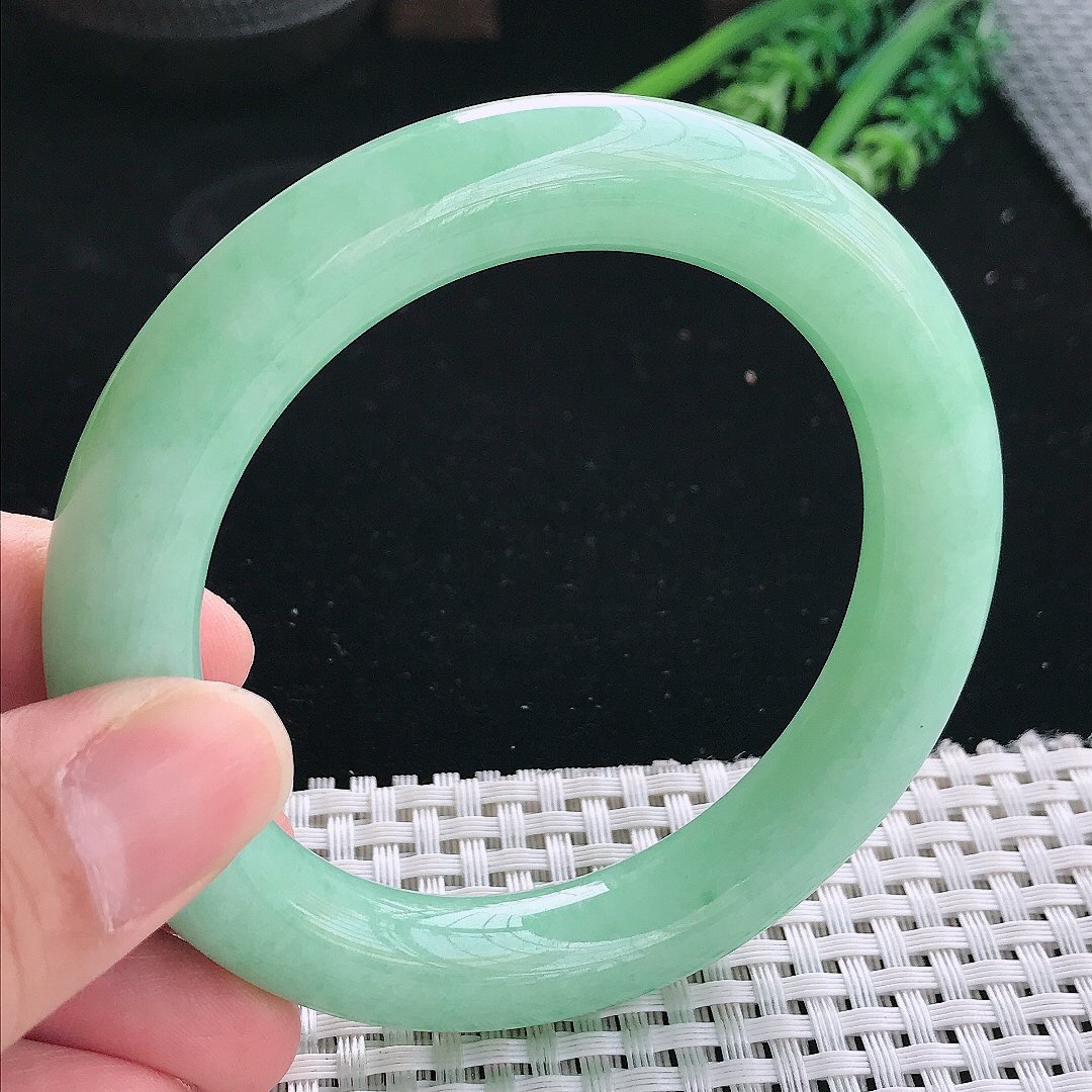 实拍天然翡翠57.5/11.2/11.3老坑精美温润满绿圆条手镯苹果绿玉镯手环
