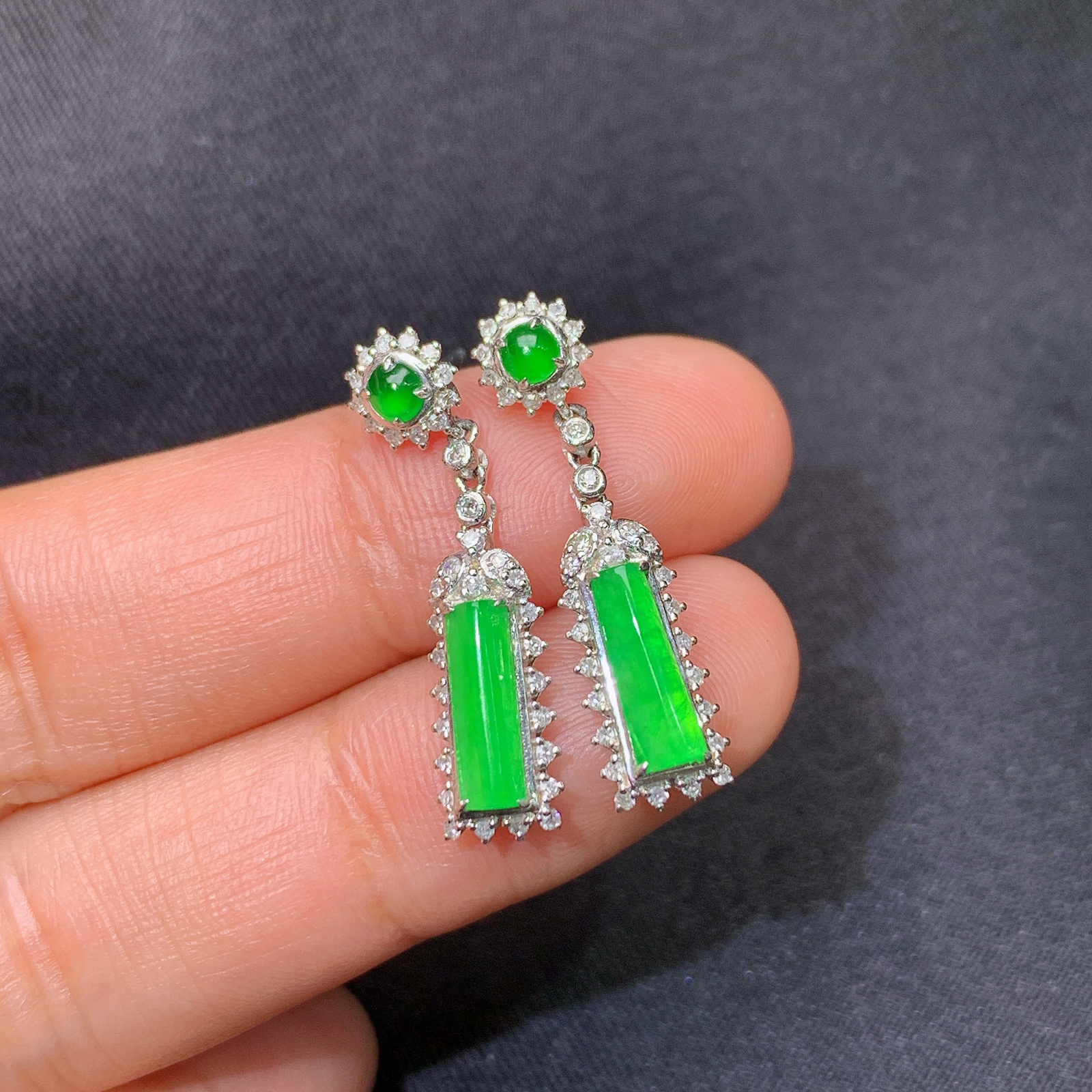 冰阳绿无事牌耳坠，18k金镶嵌，简约时尚，冰润色阳，种水足，h1 尺寸9.1*2.3*2