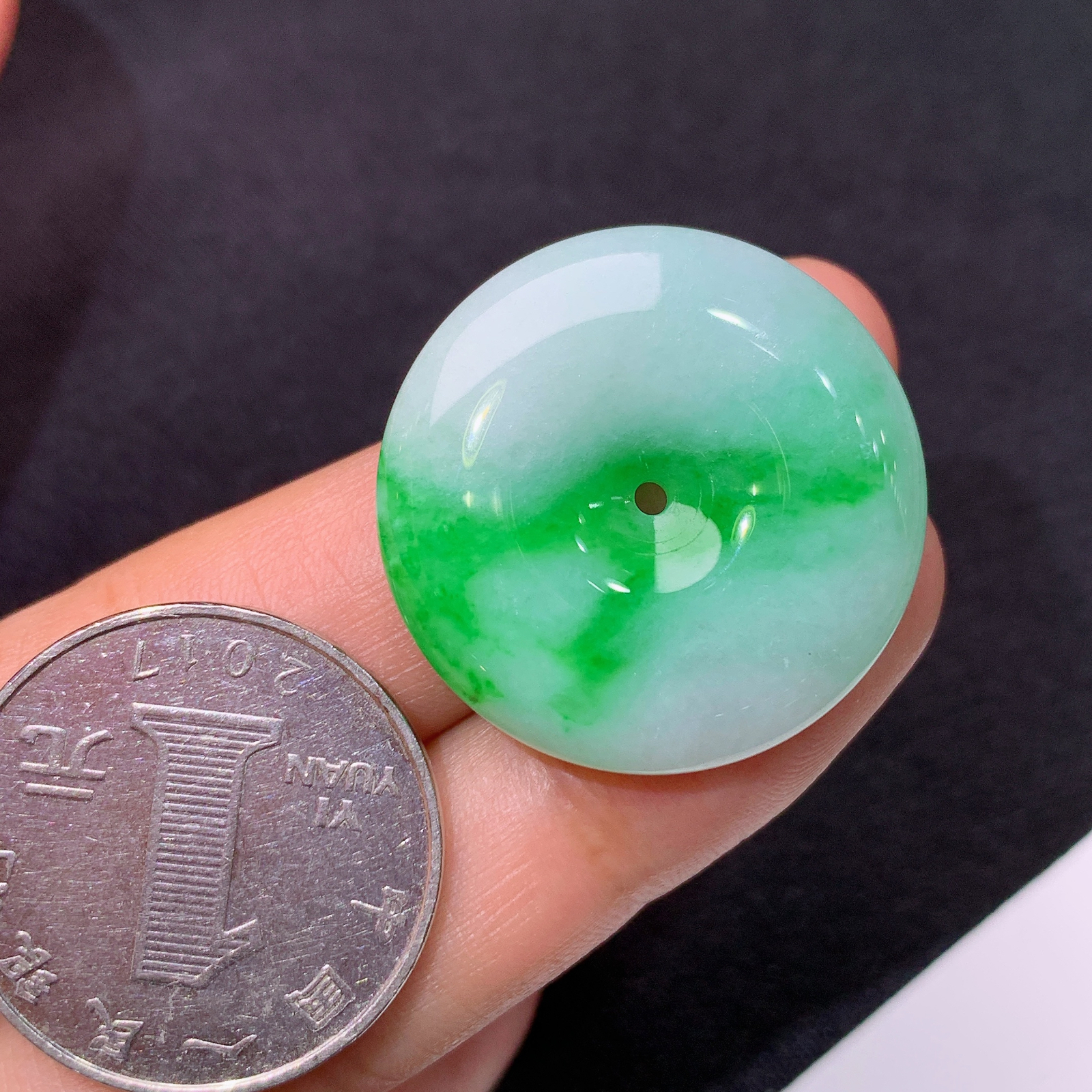 飘绿平安扣，冰润色阳，玉质细腻，种水足，Xky 尺寸27*6.1