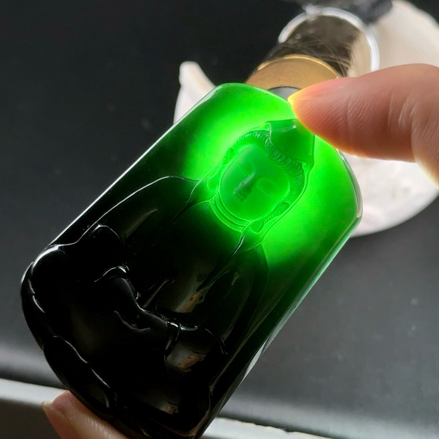 精品墨翠观音 种好色正 黑度极好 打灯通透 油性十足