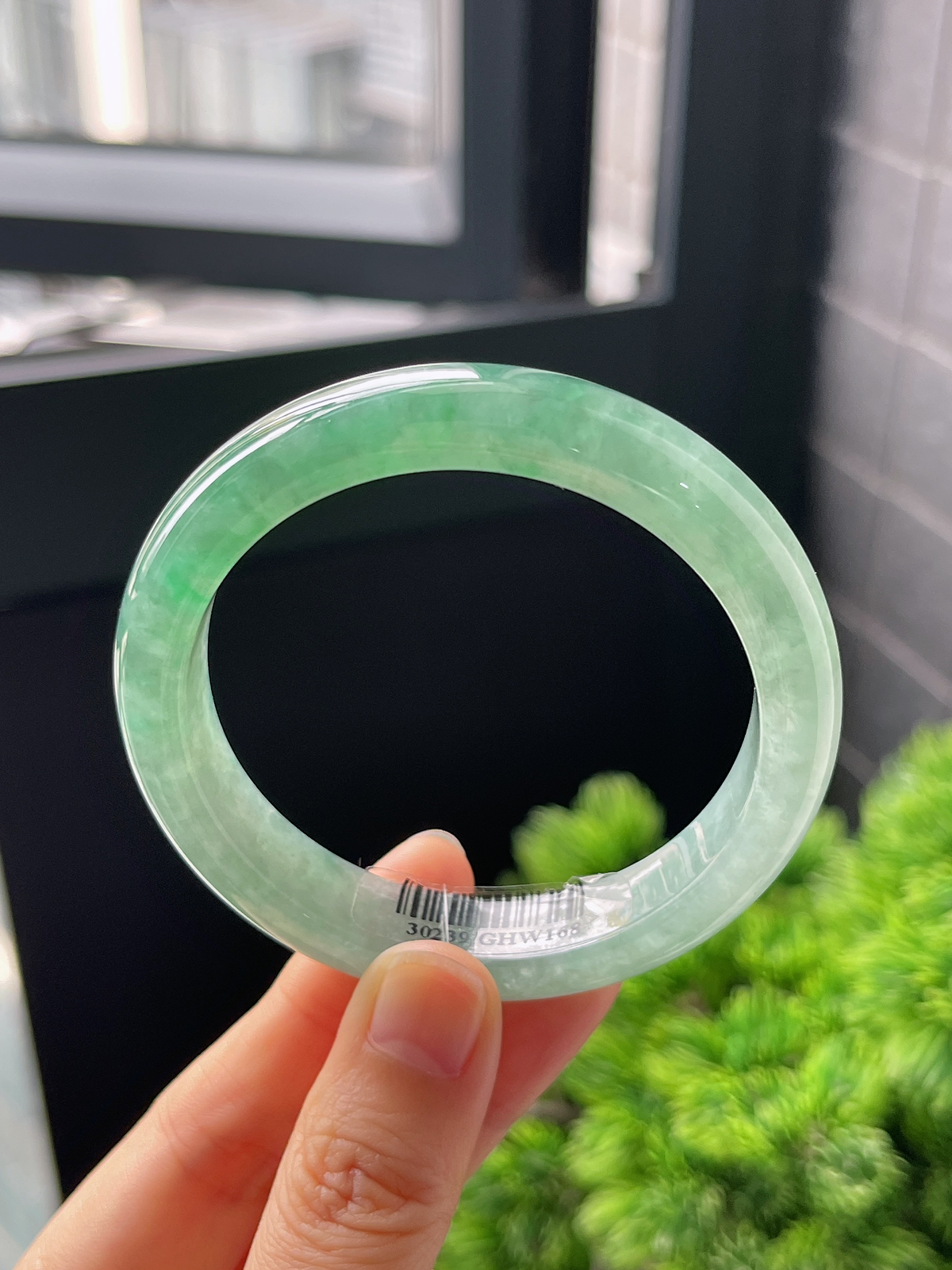 正圈53.4圈口，翡翠冰糯种飘绿手镯