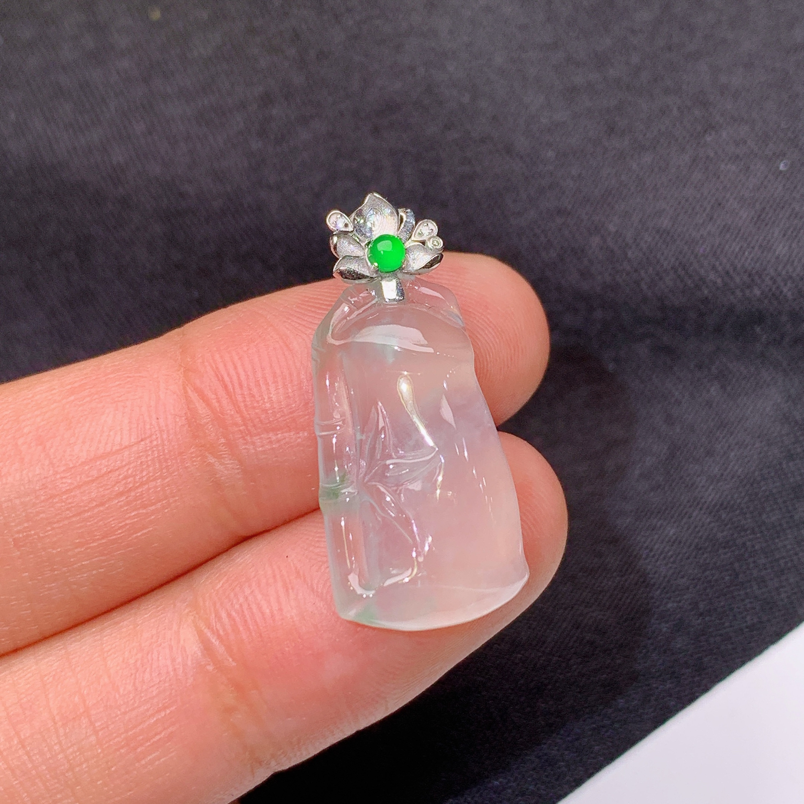 冰种竹节吊坠，18k金扣头，冰冰润润，玉质细腻，种水足，Xi0 尺寸26.3*11.8*4.8