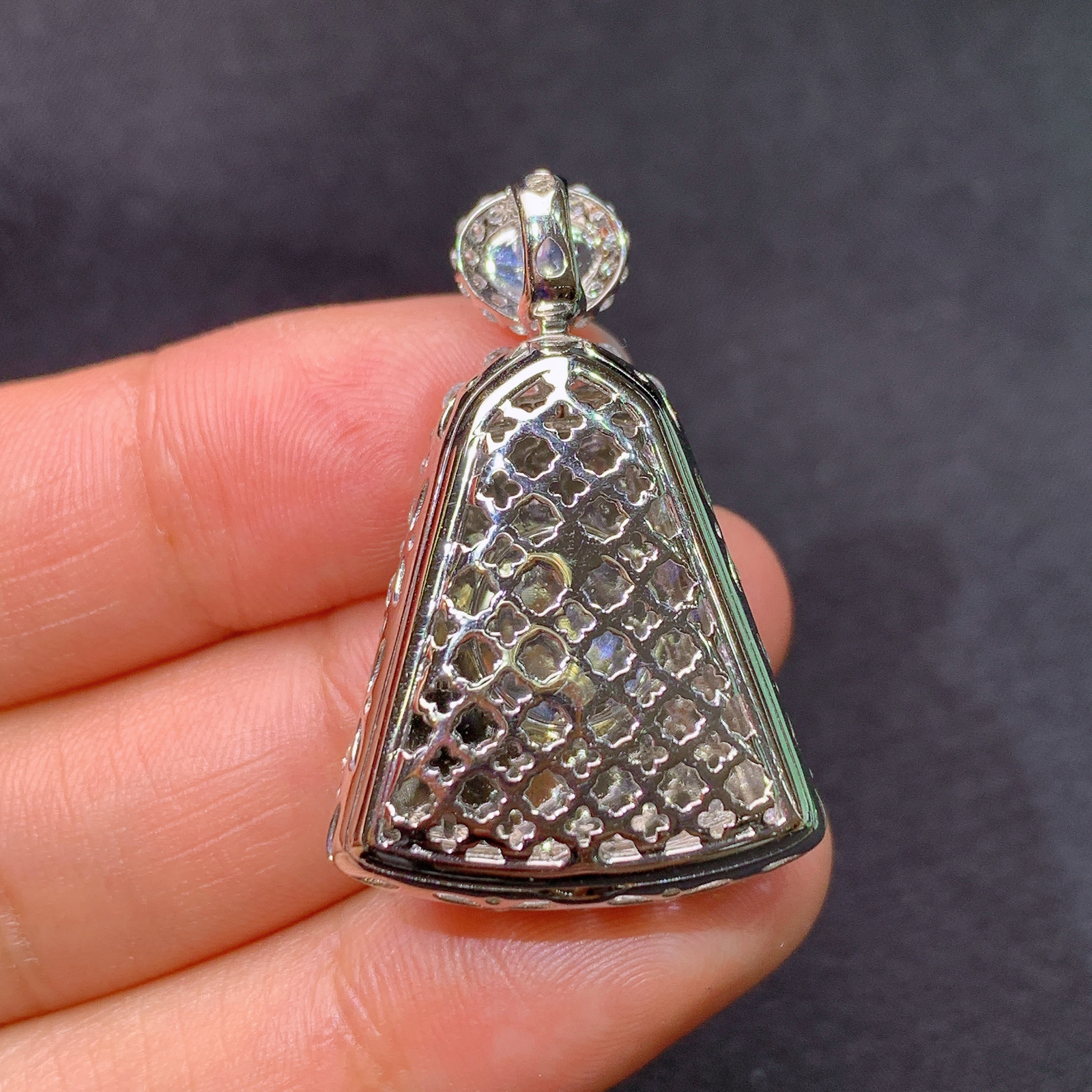 冰阳绿无事牌吊坠，18k金镶嵌，冰润色阳，种老水足，Ff 尺寸33.4*22.1*9.2