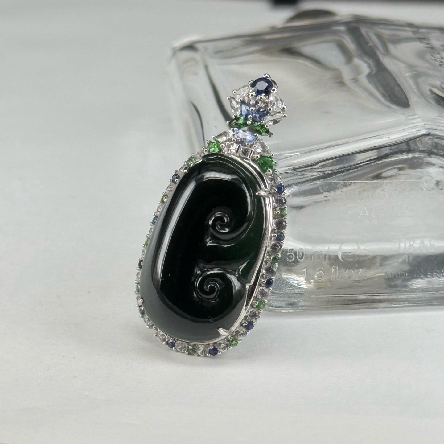 精品18k墨翠如意 种好色正 黑度极好 打灯通透 饱满大气