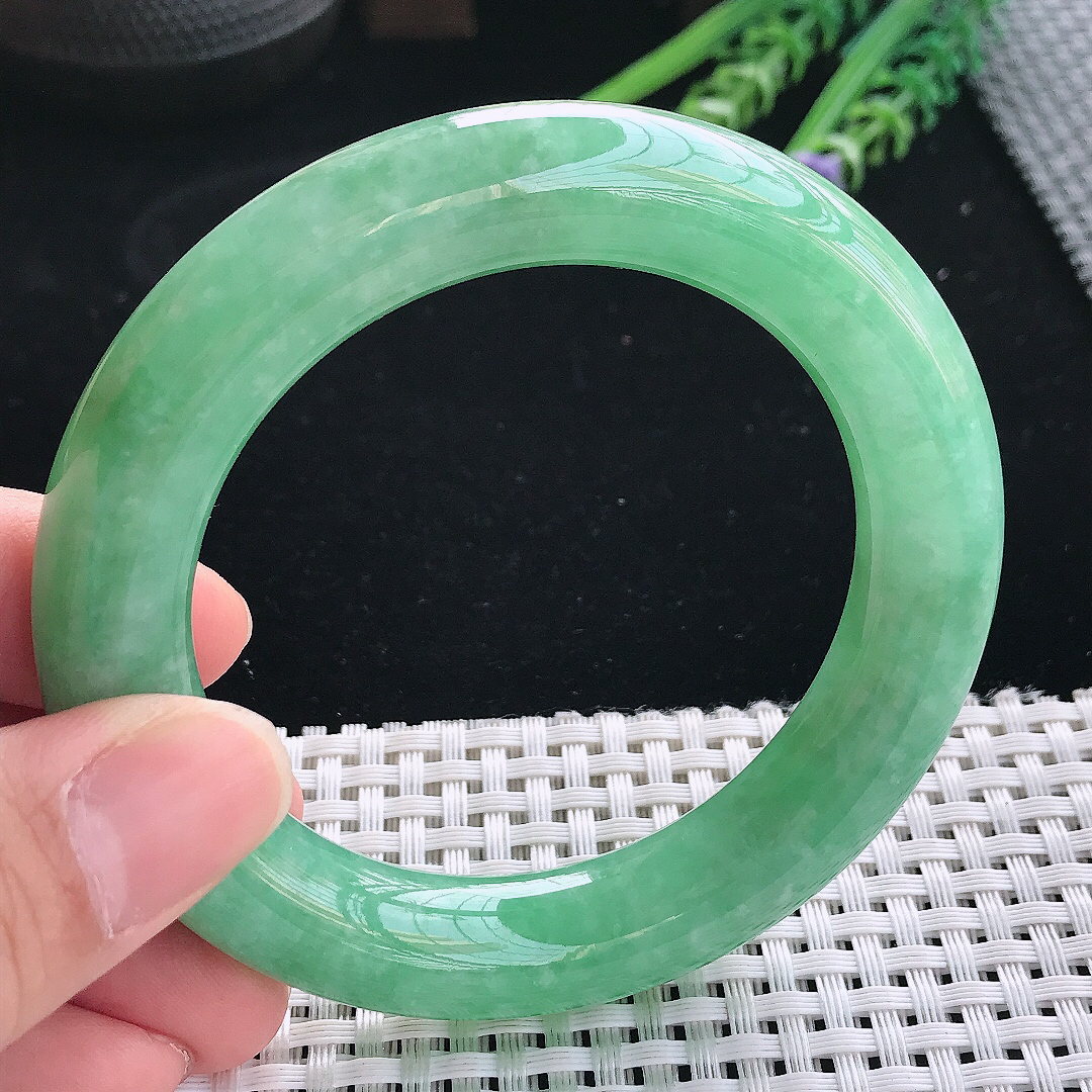 实拍天然翡翠56/12.3/12老坑精美温润满绿胖圆条手镯翡翠玉镯手环