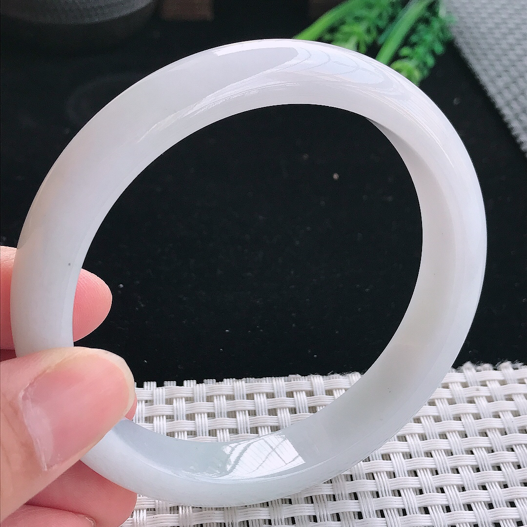 实拍天然翡翠65.8/13/8.6大圈口老坑秀气冰润月光白宽边手镯翡翠玉镯手环
