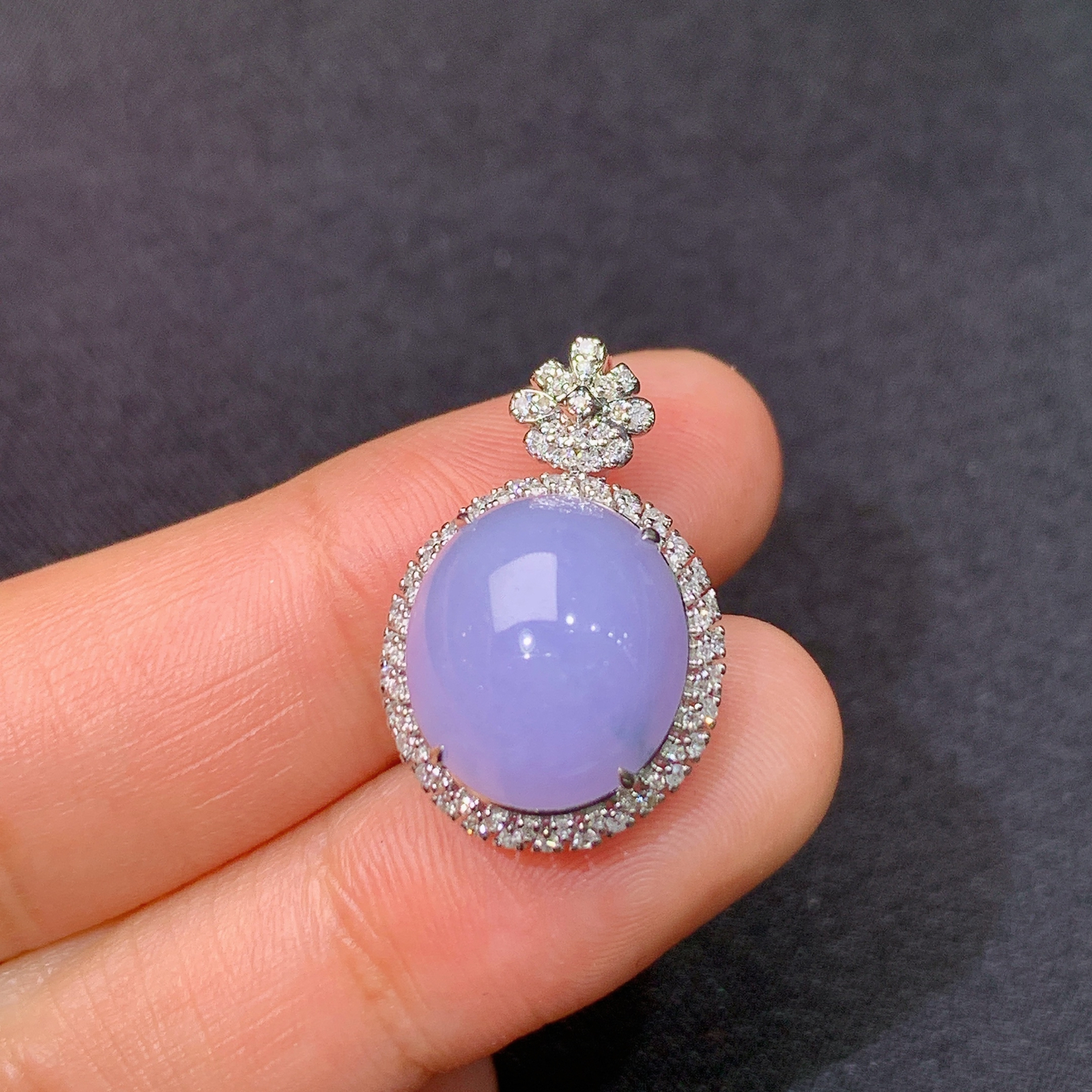 紫罗兰蛋面吊坠，18k金镶嵌，温润细腻，颜色鲜艳，C2 尺寸22.6*14.5*10.5