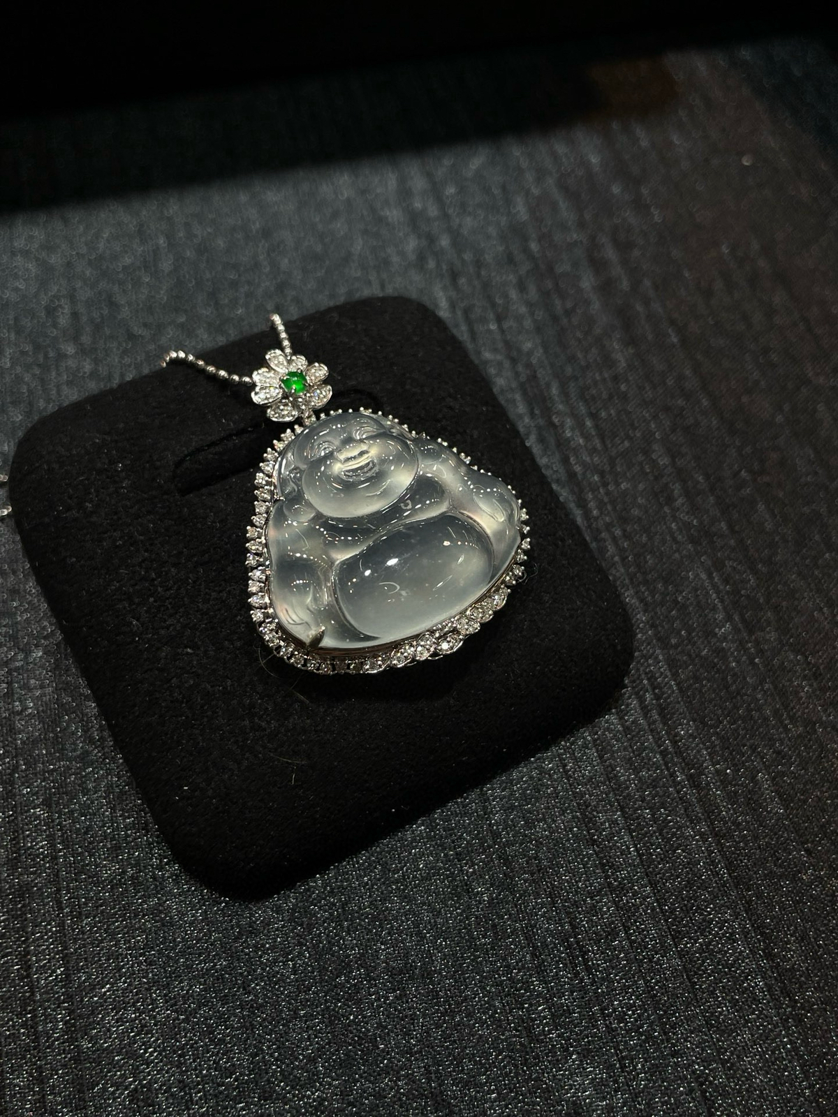 冰种 起光 起胶 佛公吊坠

18k金配钻镶嵌