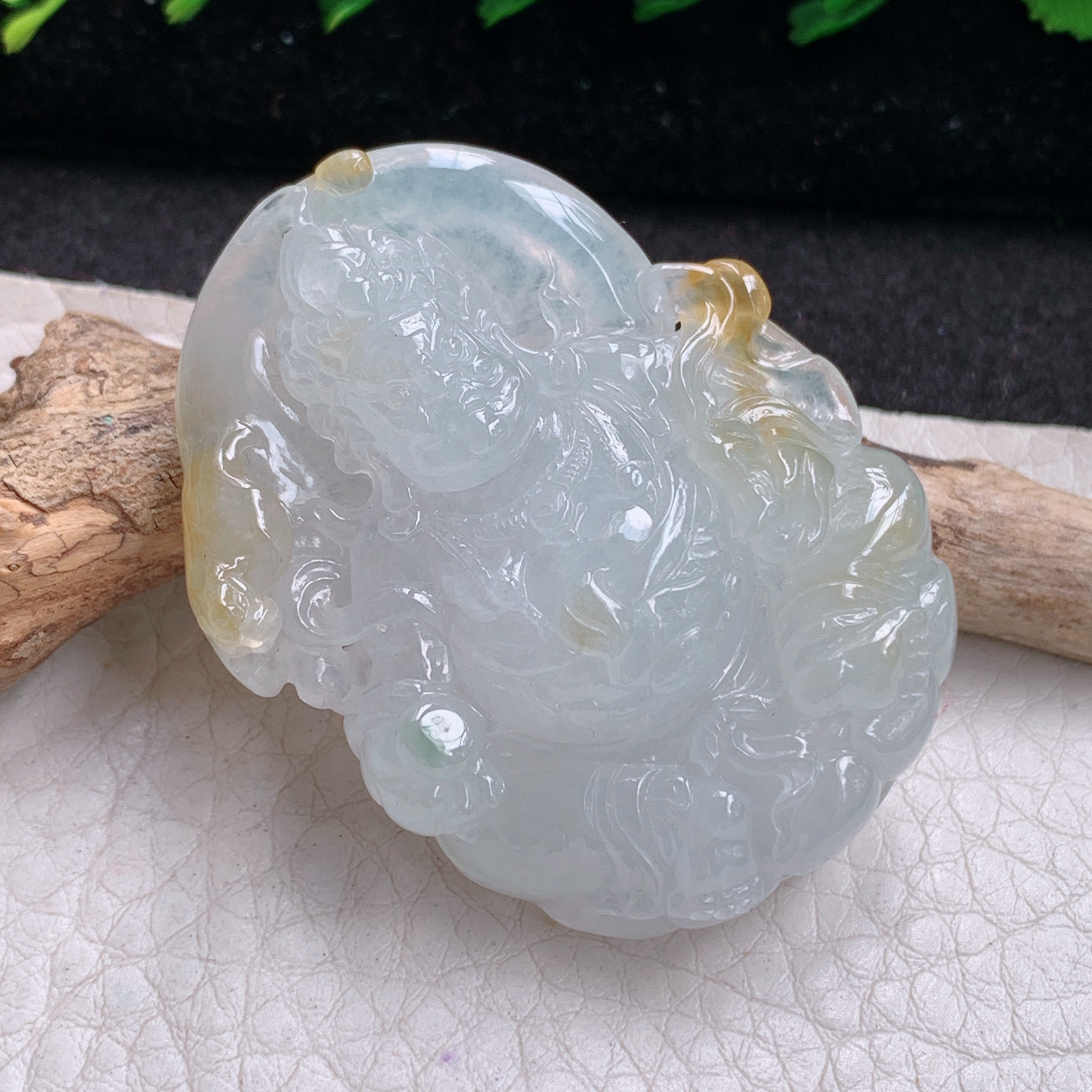 lz实拍46.8*35*13.5缅甸天然翡翠a货精雕冰种飘金招财进宝项坠财神爷