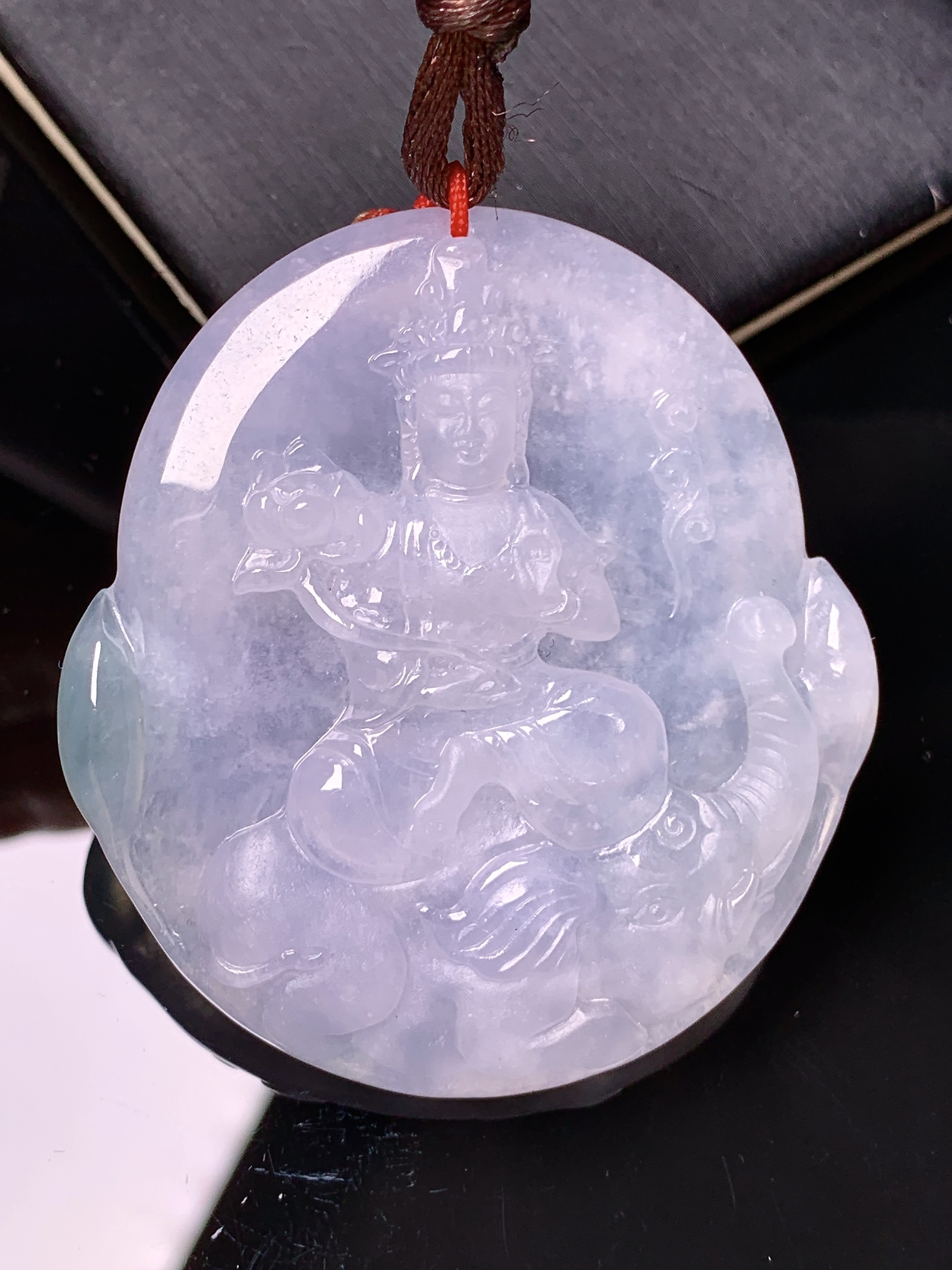 冰种飘绿普贤菩萨吊坠 玉质细腻 色泽艳丽清新 水润亮眼 整体尺寸49.5*45.5*5.8b2