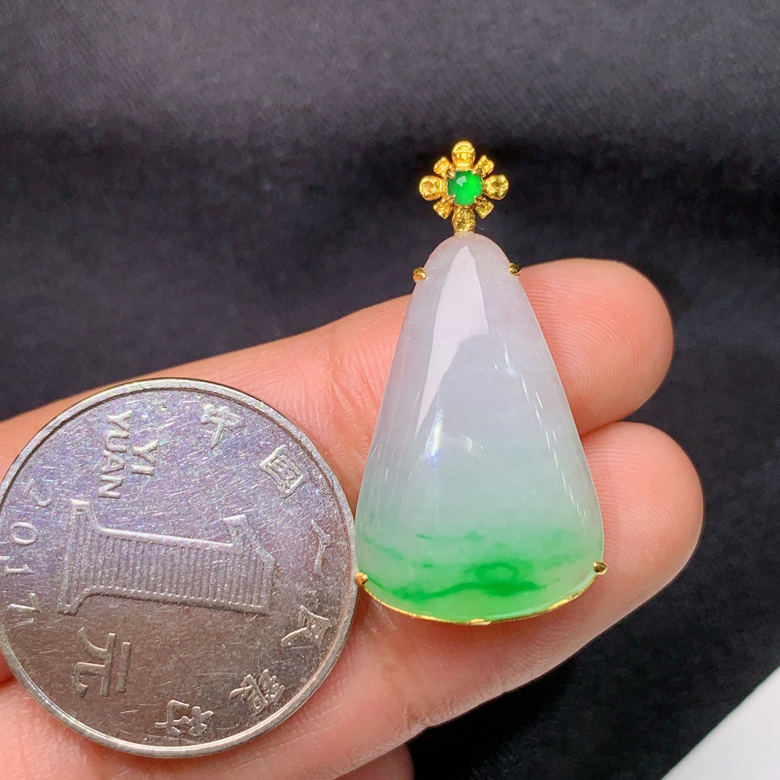 冰飘绿水滴吊坠，18k金镶嵌，冰润细腻，种水足，Ll 尺寸30.5*15.8*5.8