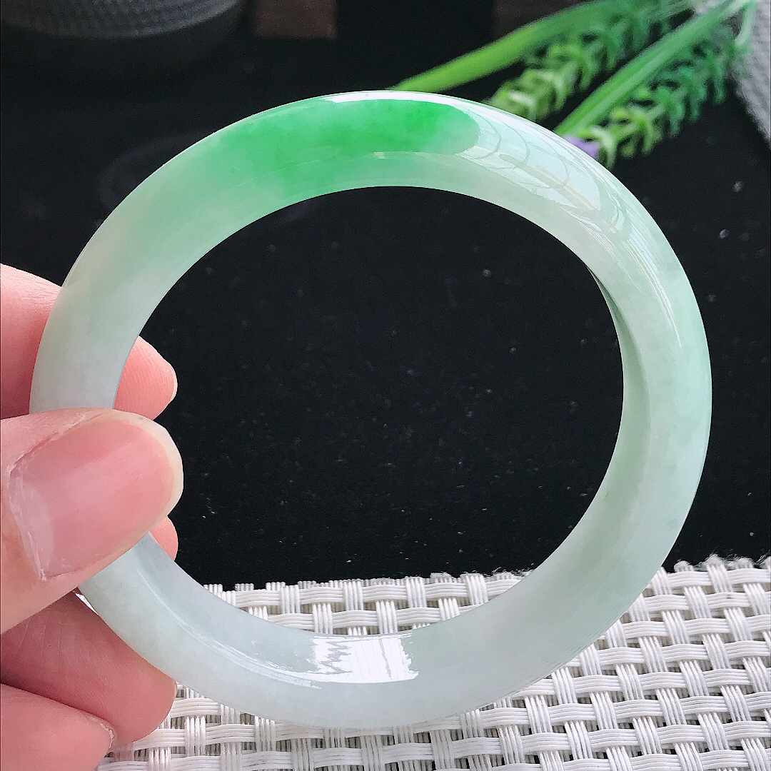 实拍天然翡翠58.5/12.3/8.8老坑精美冰润飘阳绿手镯翡翠玉镯手环