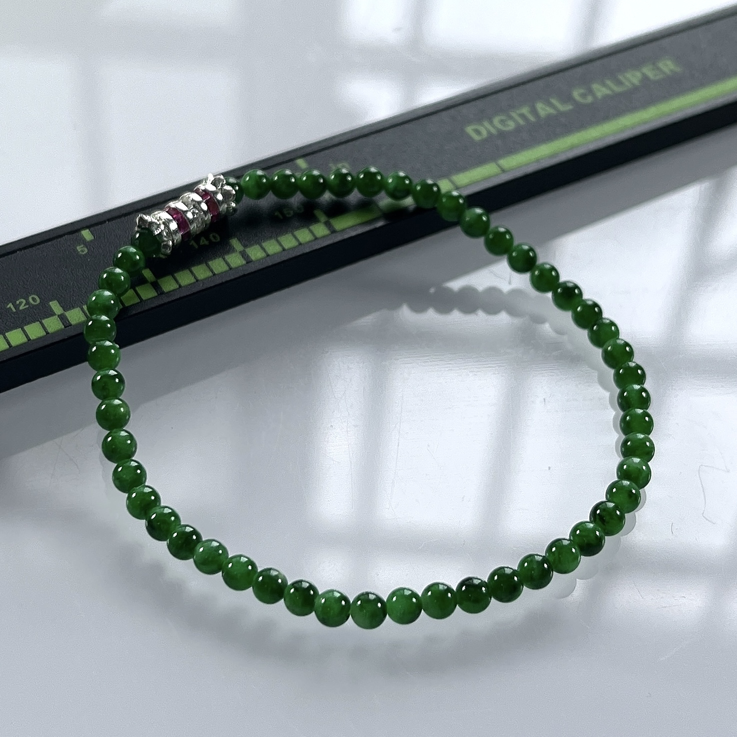 缅甸天然翡翠A货，卡3.2冰种满绿浓阳绿小米珠小圆珠手串手链，尺寸：3.2mm/50颗，长度165mm，重量：3.60g