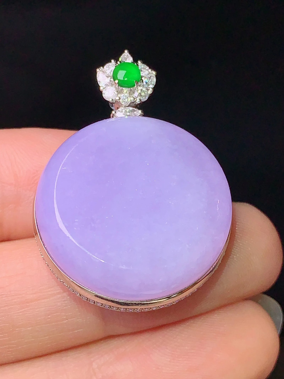 18k金钻镶嵌紫罗兰圆通吊坠 玉质细腻 色泽清新艳丽 整体尺寸32.5*23.5*10.3