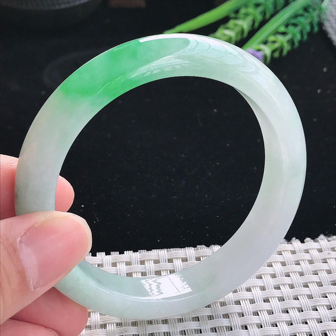 实拍天然翡翠58.5/12.3/8.8老坑精美冰润飘阳绿手镯翡翠玉镯手环