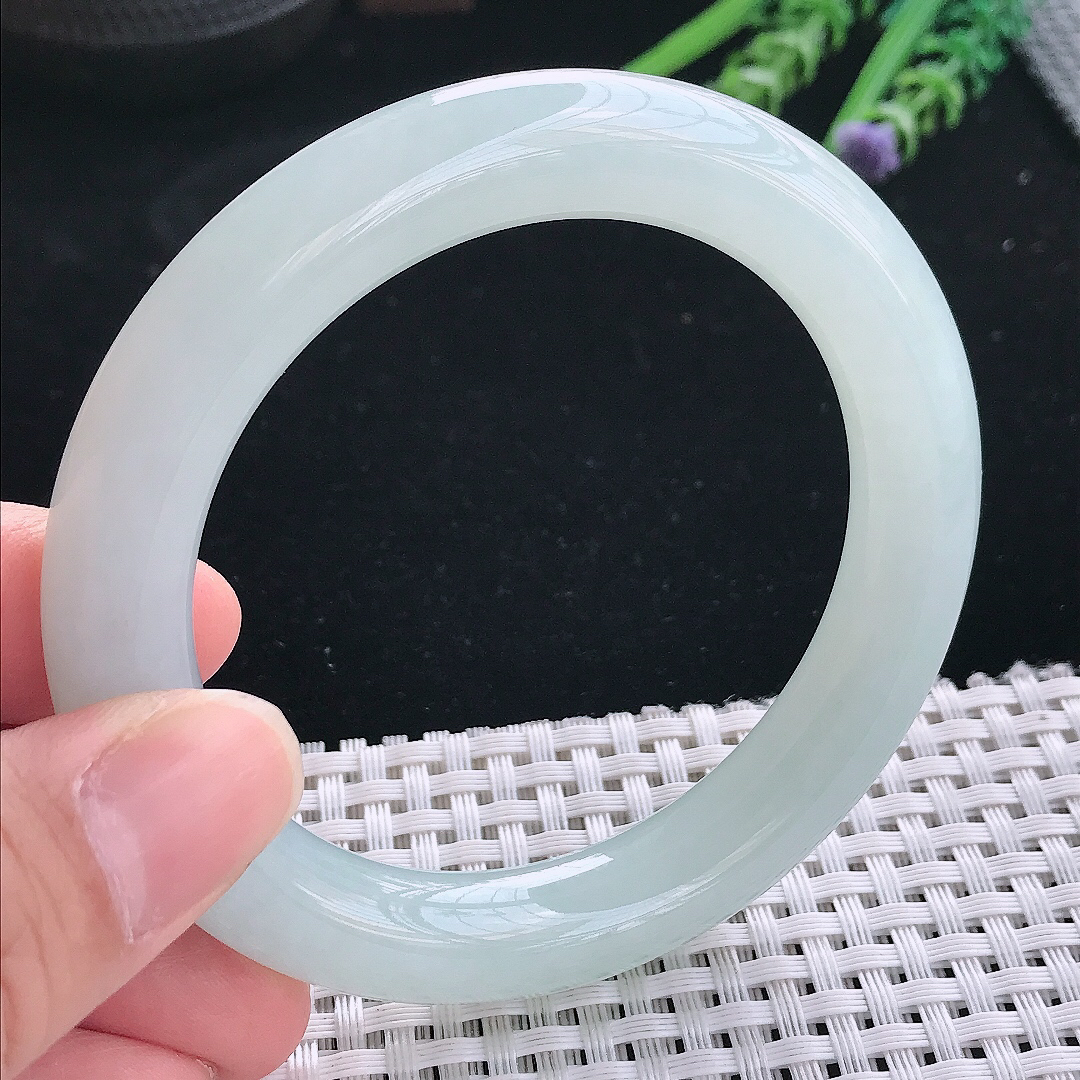 实拍天然翡翠57/10.7老坑冰胶果冻天空蓝圆条手镯翡翠玉镯手环