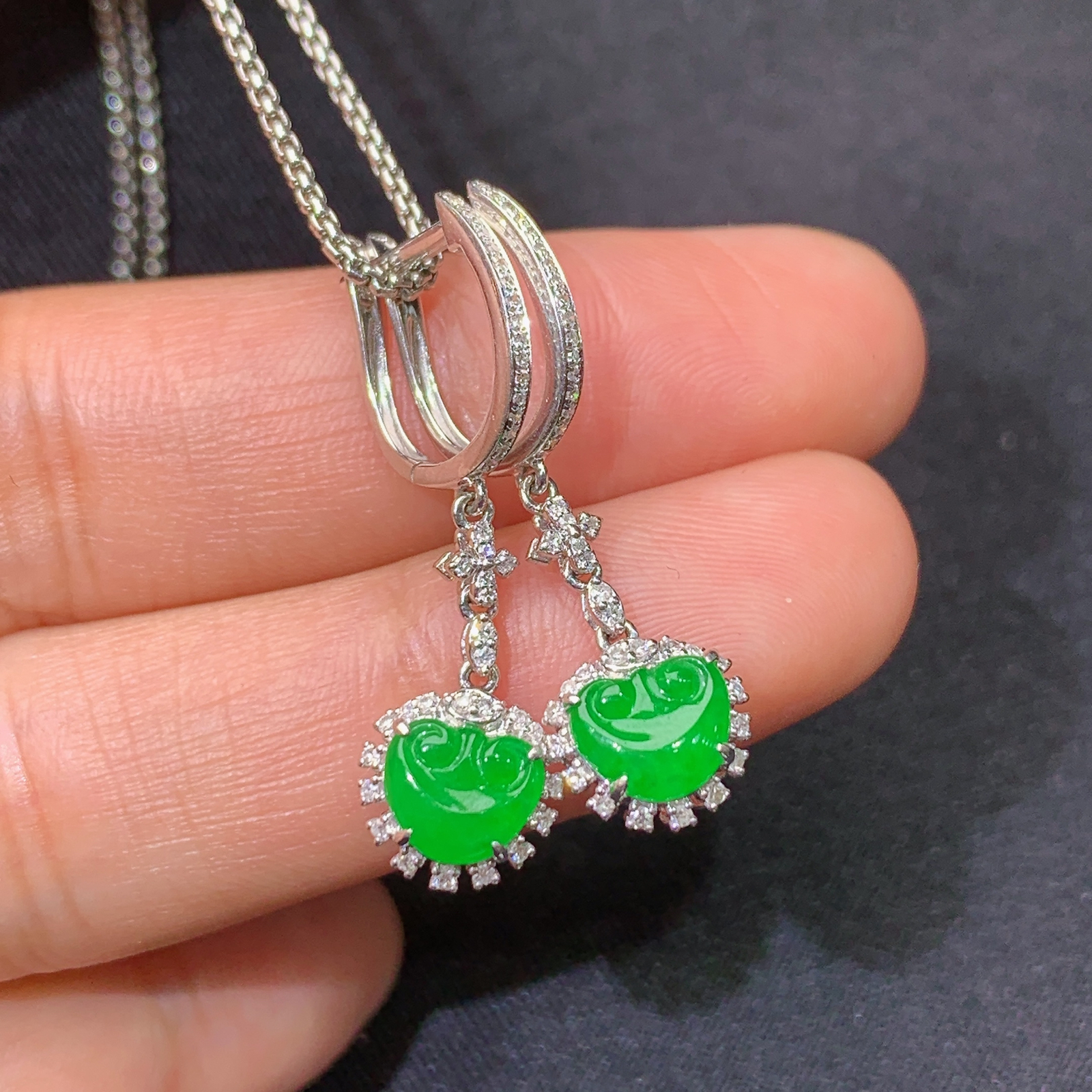 冰阳绿如意耳坠，18k金镶嵌，简约时尚，冰润色阳，种水足，C2 尺寸4.9*5.8*2