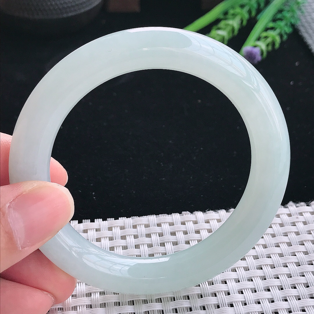 实拍天然翡翠57/10.7老坑冰胶果冻天空蓝圆条手镯翡翠玉镯手环