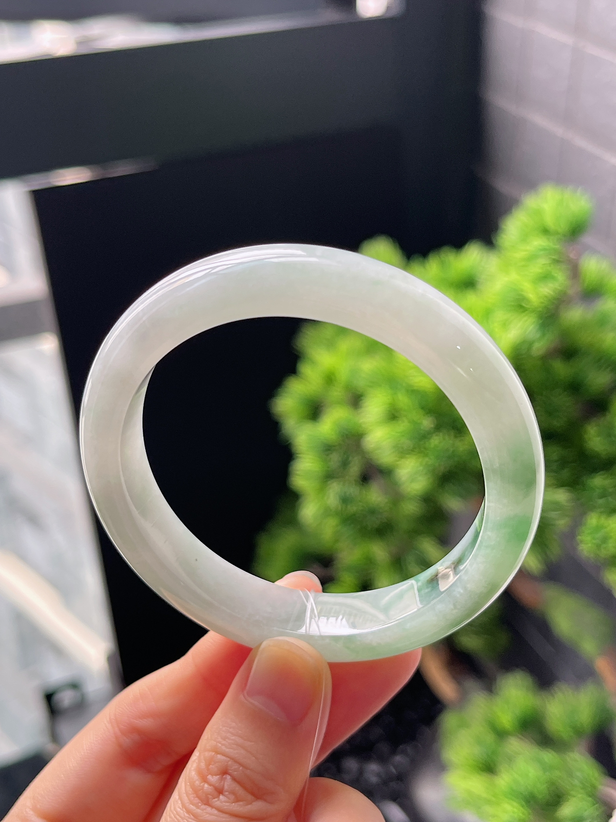 正圈54圈口，翡翠冰糯种飘绿手镯