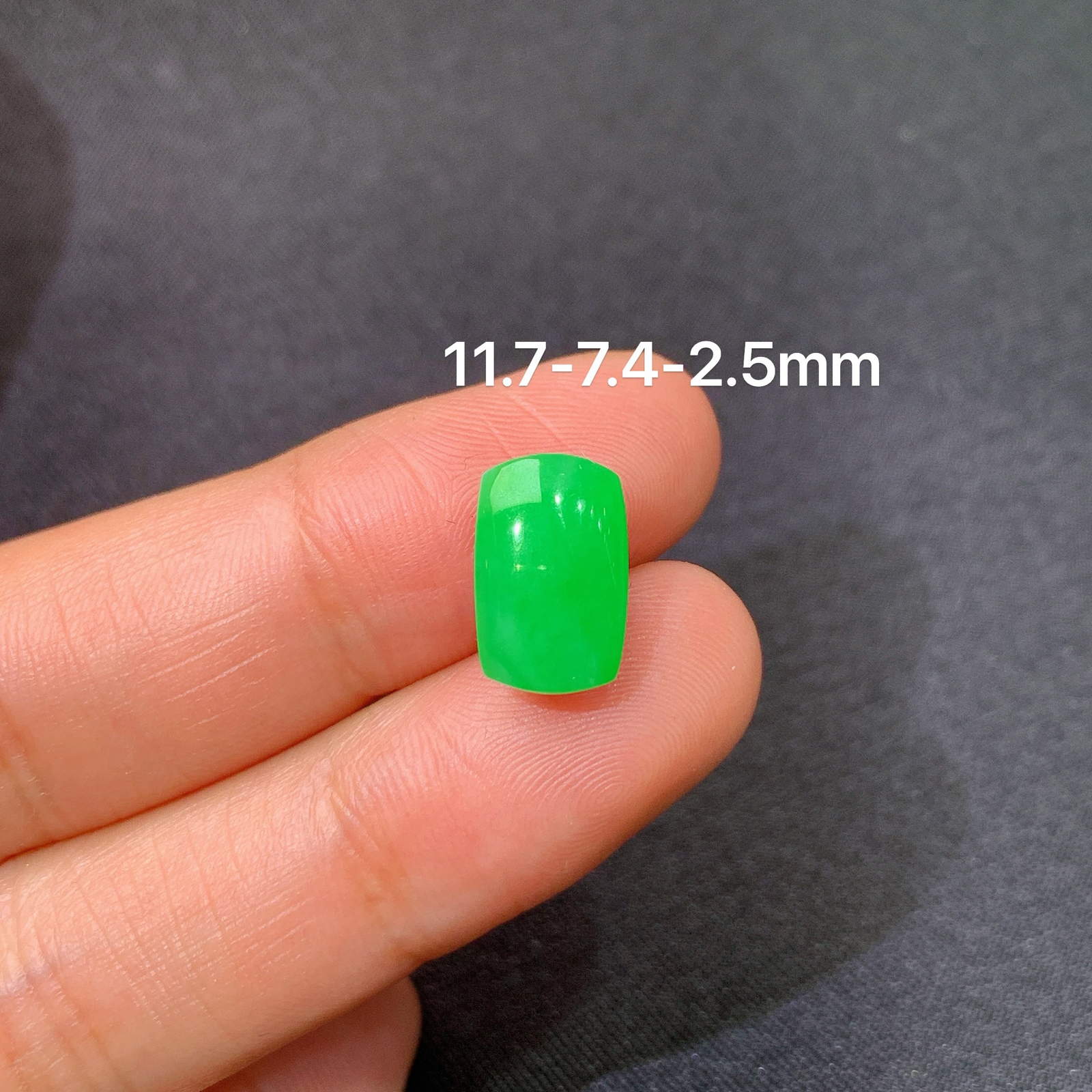 冰阳绿马鞍，镶嵌佳品，冰润色阳，玉质细腻，种水足，Dm 尺寸11.7*7.4*2.5