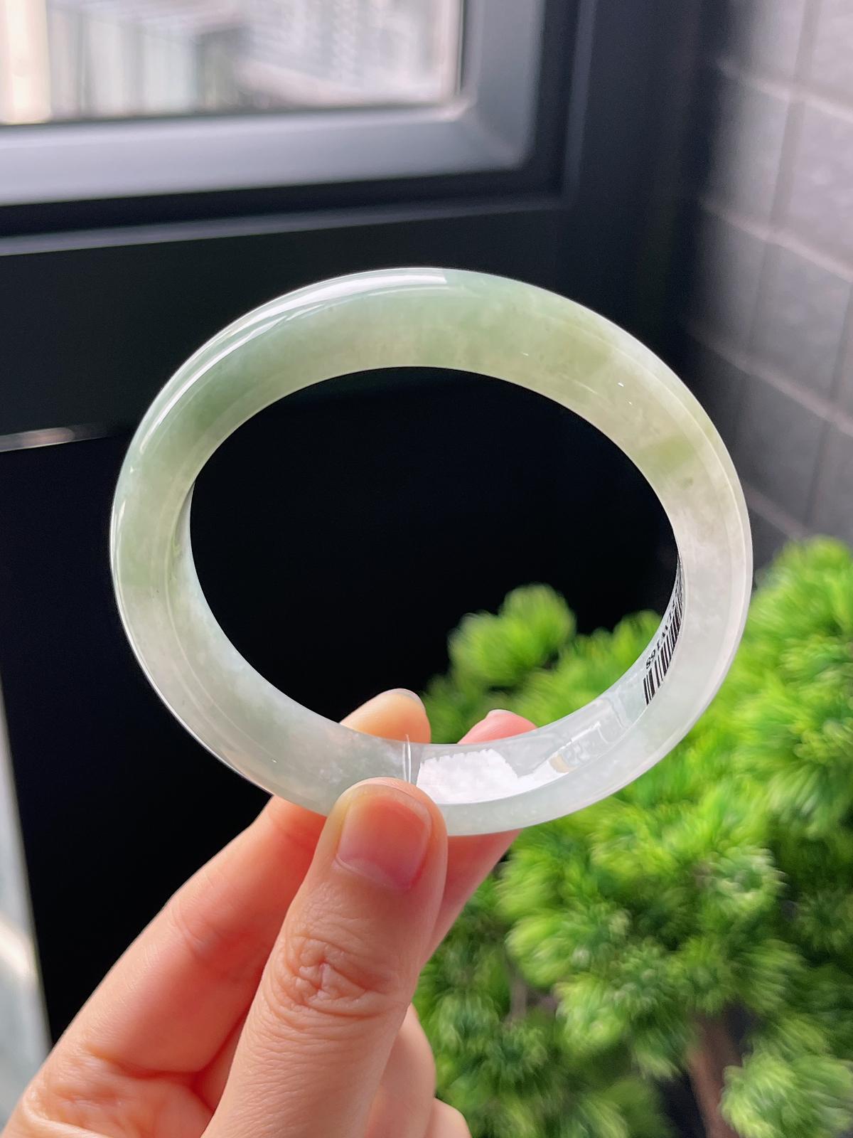 正圈57.8圈口，翡翠冰糯种飘绿手镯