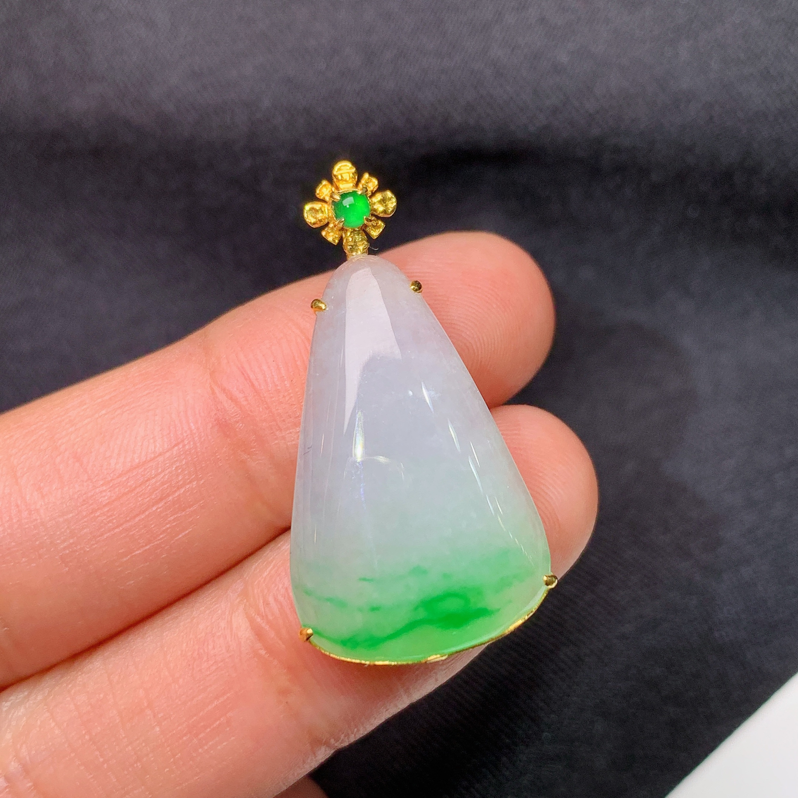 冰飘绿水滴吊坠，18k金镶嵌，冰润细腻，种水足，Ll 尺寸30.5*15.8*5.8