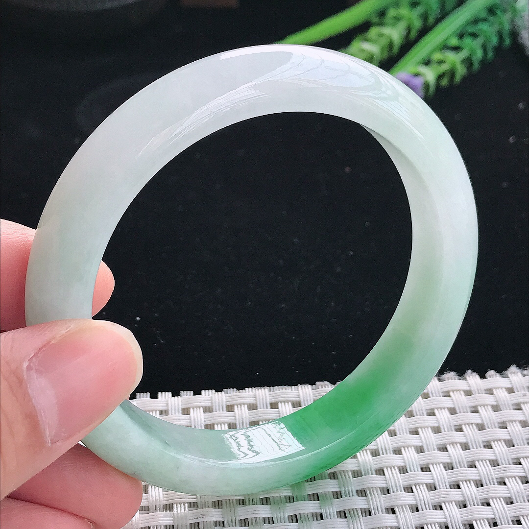 实拍天然翡翠58.5/12.3/8.8老坑精美冰润飘阳绿手镯翡翠玉镯手环