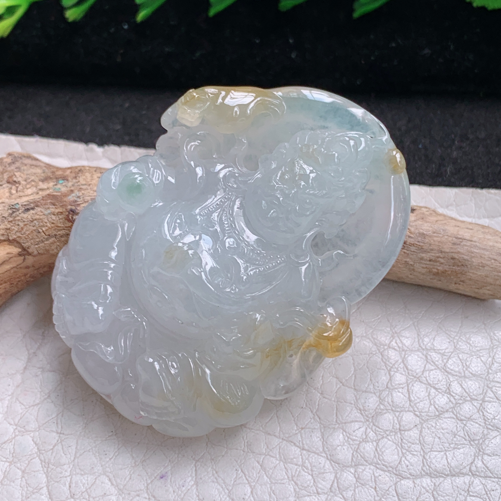 lz实拍46.8*35*13.5缅甸天然翡翠a货精雕冰种飘金招财进宝项坠财神爷