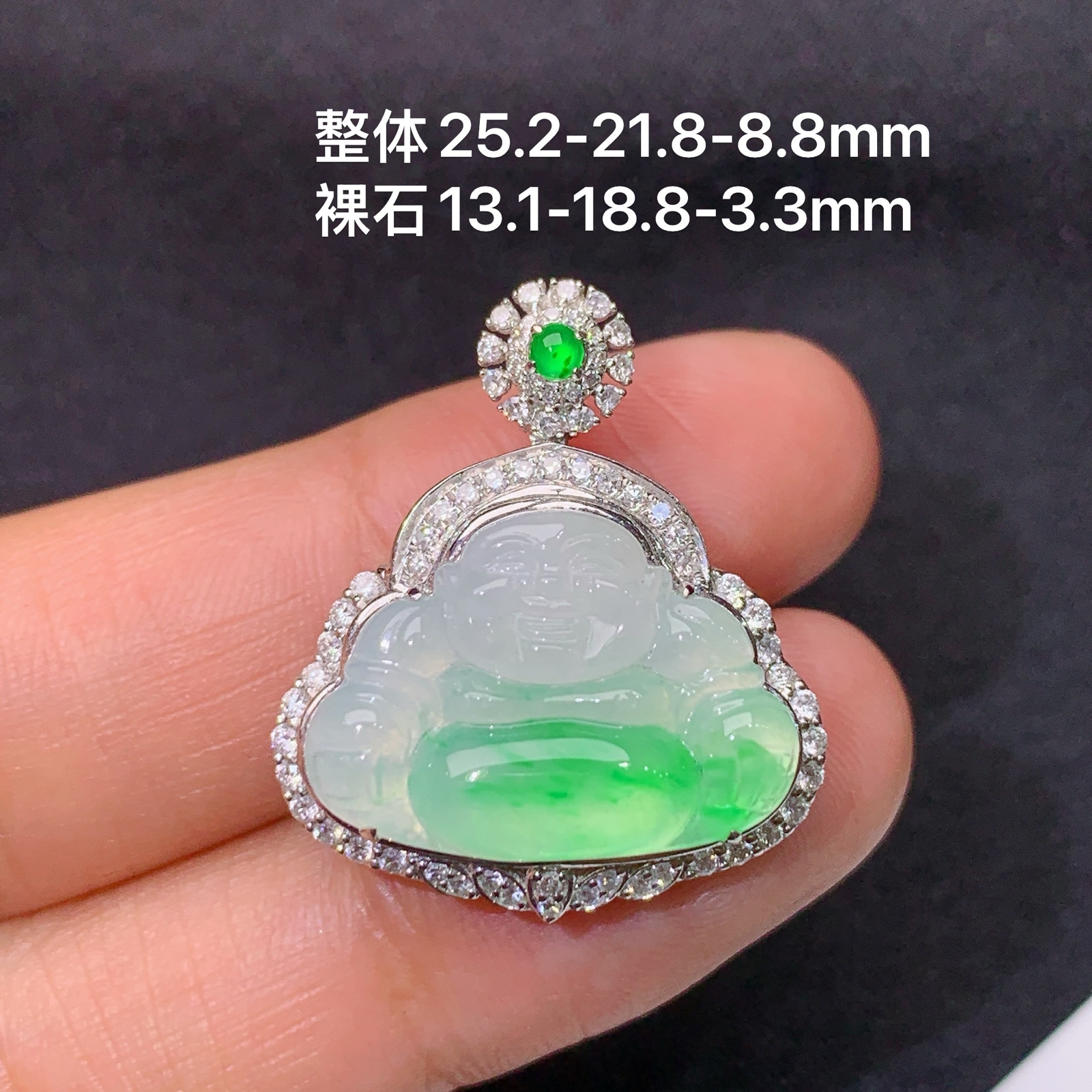 冰飘绿笑佛吊坠，18k金镶嵌，冰润色阳，品相好，种水足，Tl 尺寸25.2*21.8*8.8