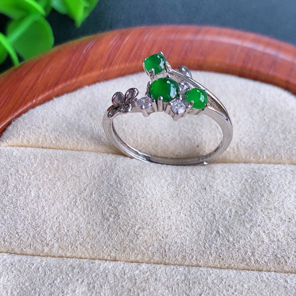 冰润满绿精美环形翡翠戒指  玉质细腻  冰清玉润  飘花灵动  颜色漂亮  W481.15   内径