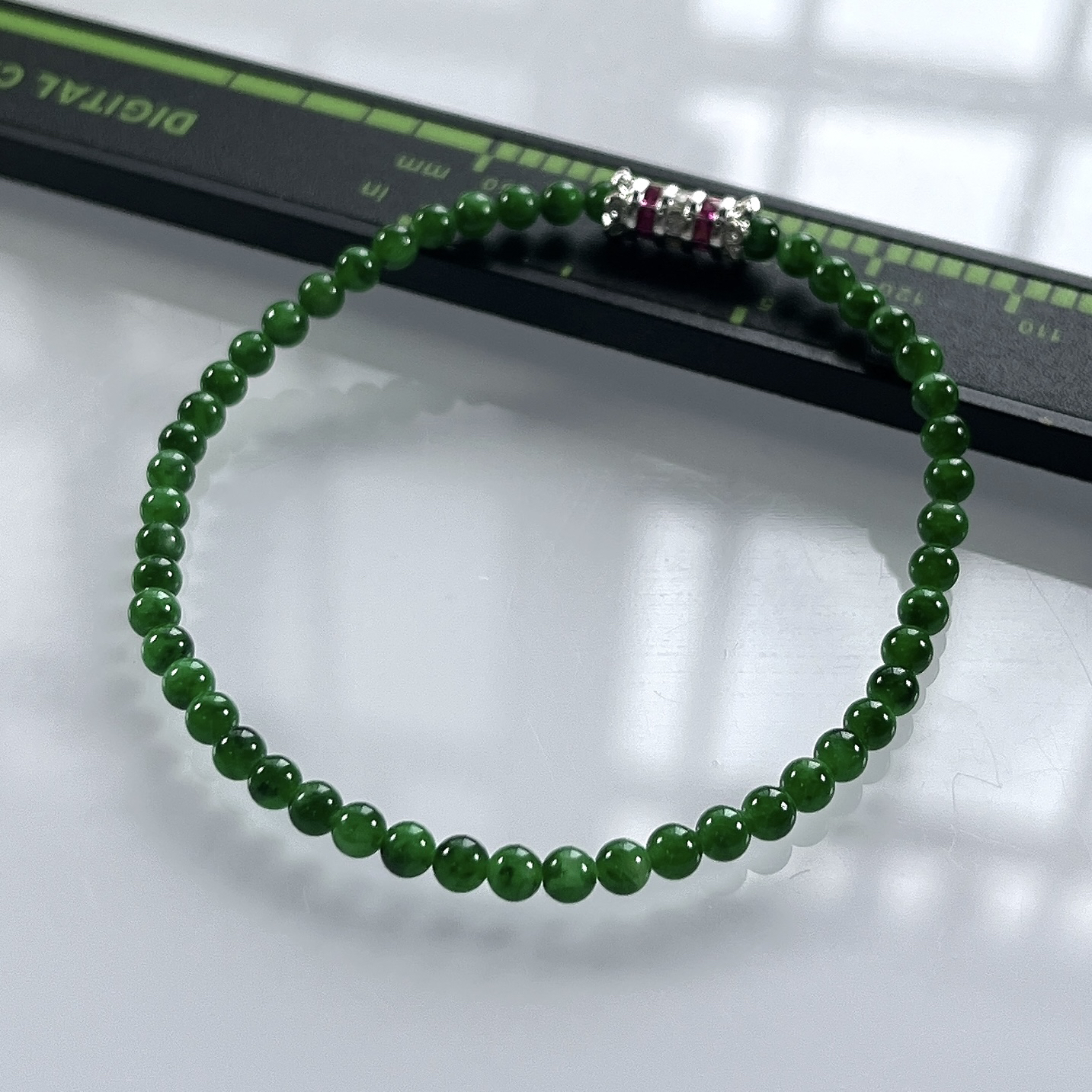 缅甸天然翡翠A货，卡3.2冰种满绿浓阳绿小米珠小圆珠手串手链，尺寸：3.2mm/50颗，长度165mm，重量：3.60g