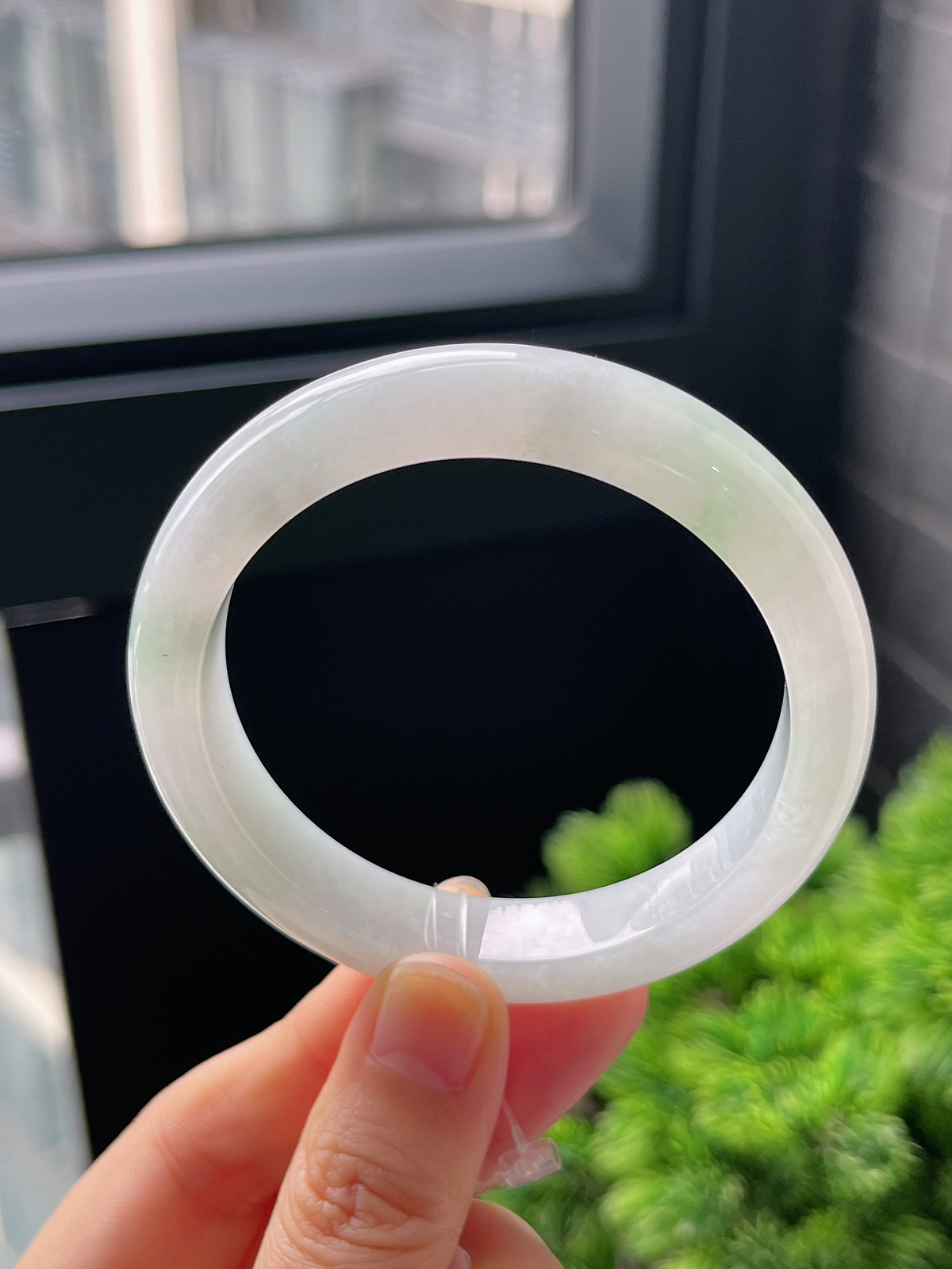 正圈53.5圈口，翡翠冰糯种浅绿色手镯