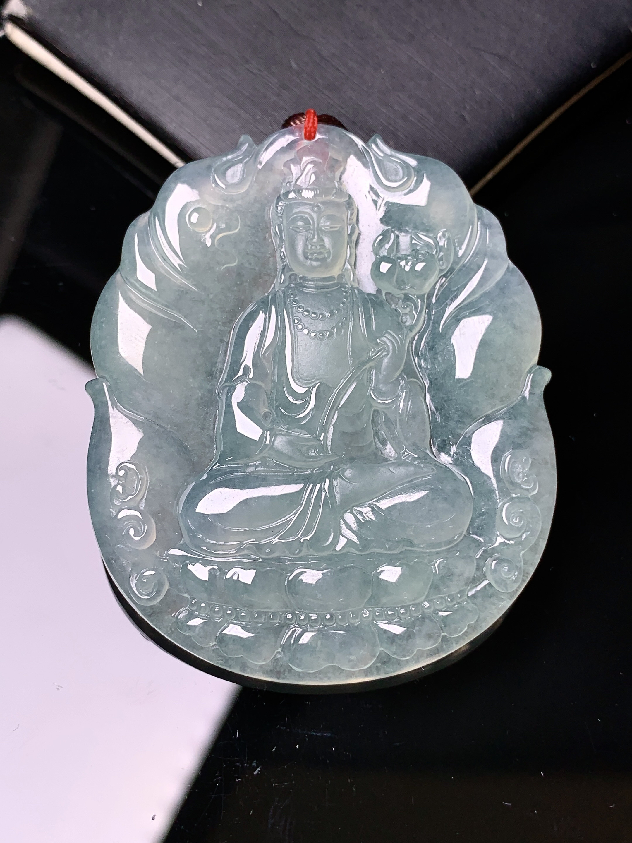 冰种观音菩萨吊坠 玉质细腻 色泽艳丽清新 水润亮眼 整体尺寸50*42*5.5b2