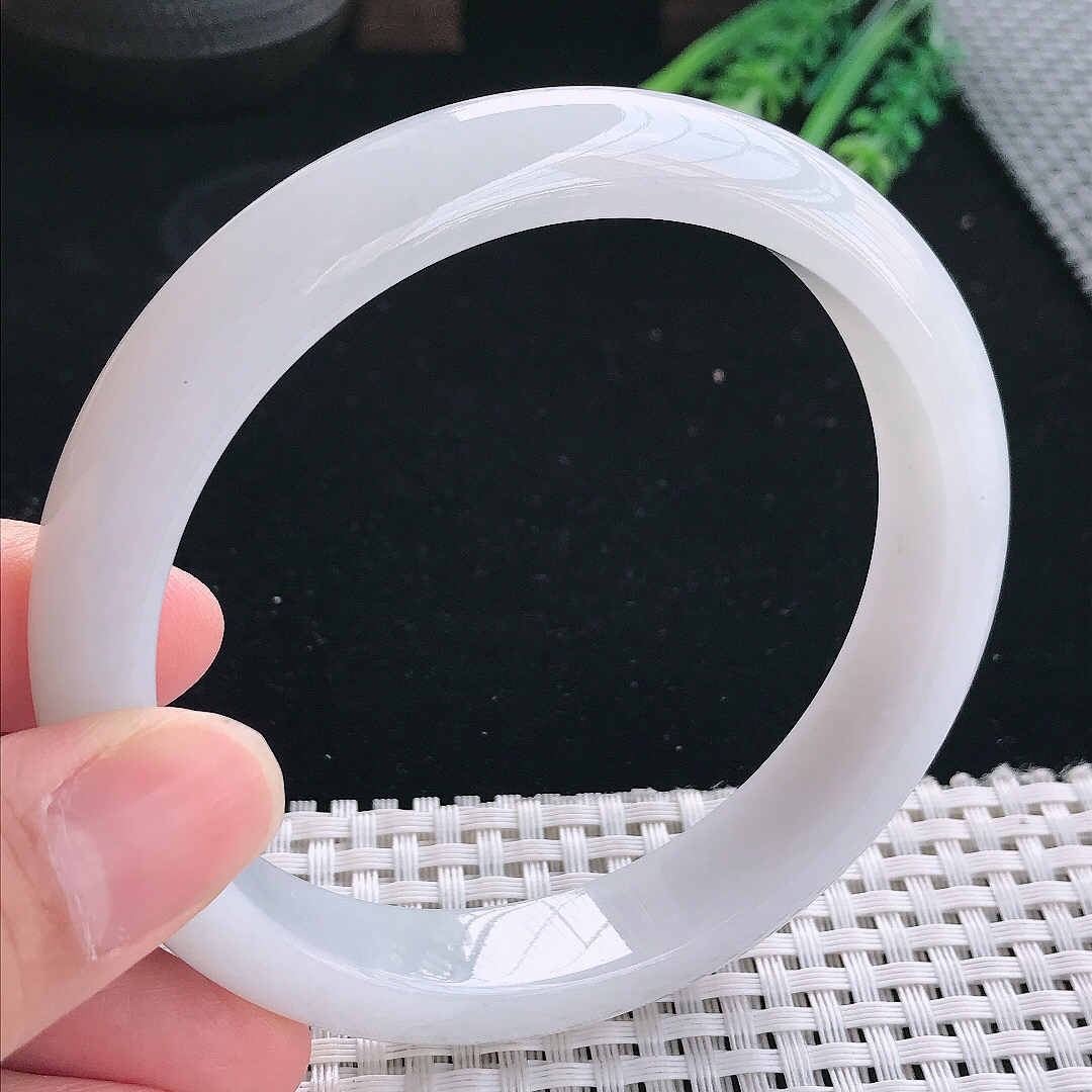 实拍天然翡翠65.8/13/8.6大圈口老坑秀气冰润月光白宽边手镯翡翠玉镯手环