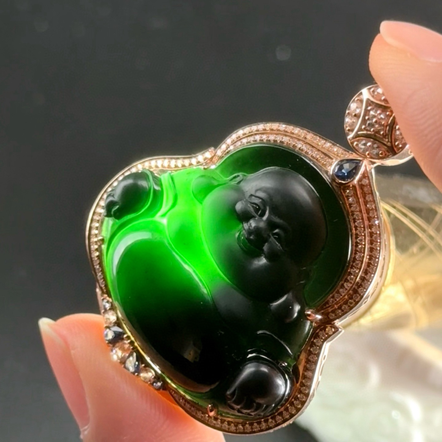 精品18k墨翠大肚佛 种好色正 黑度极好 打灯通透 油性十足