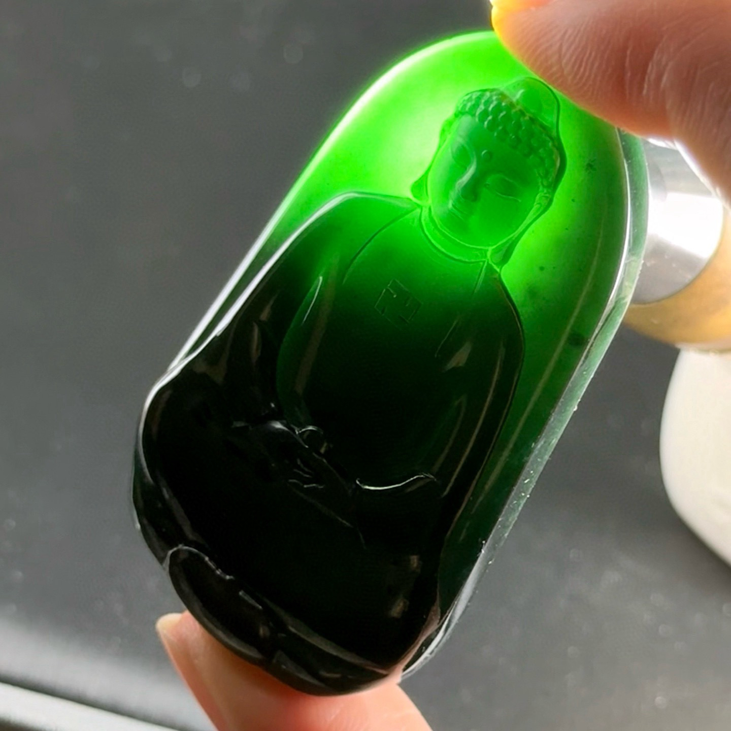 精品墨翠大日如来 种好色正 黑度极好 打灯通透 油性十足