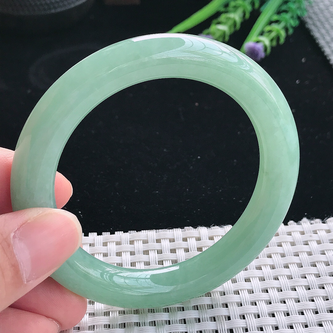 实拍天然翡翠55/10.2/10.4老坑冰胶水灵冰晴满绿圆条手镯翡翠玉镯手环