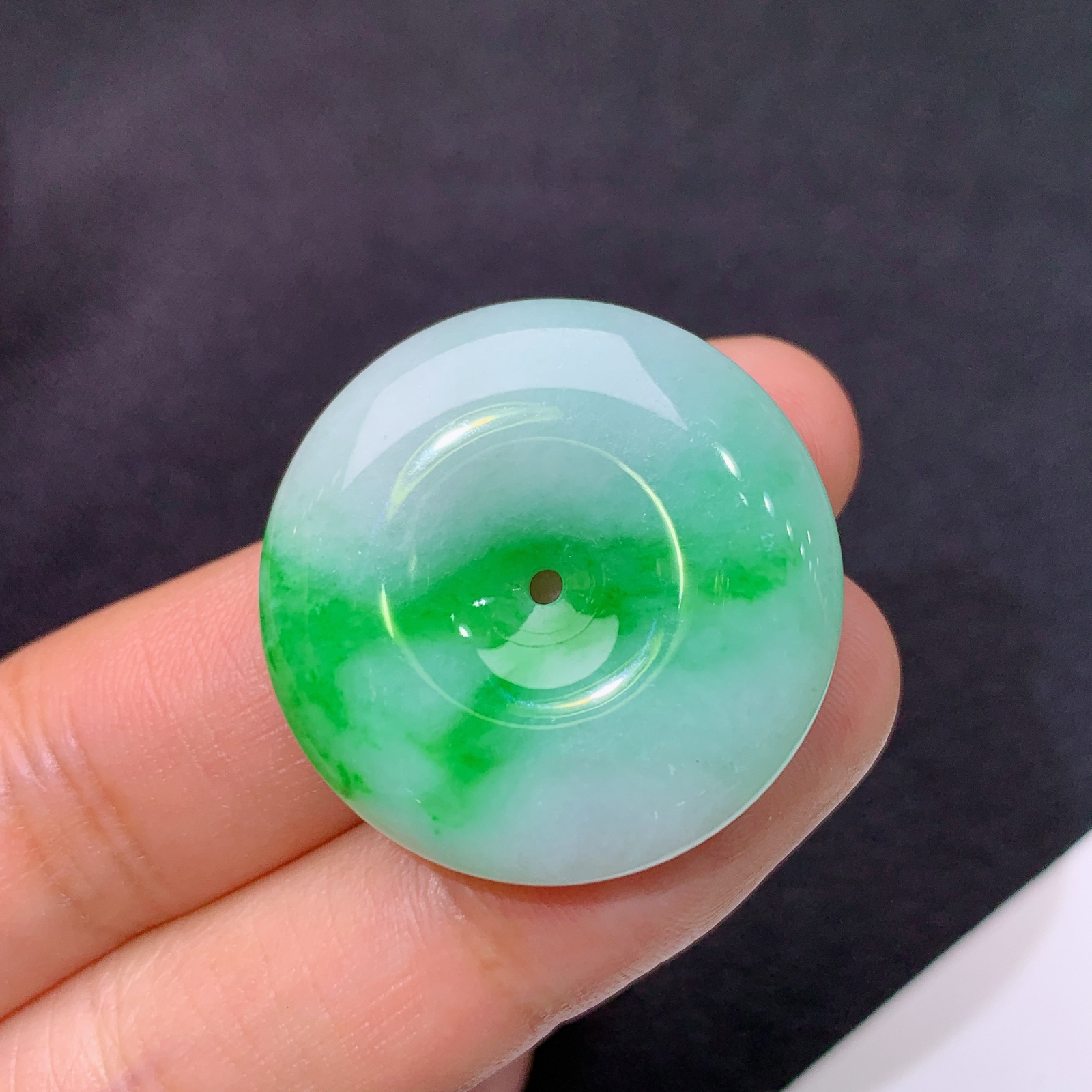 飘绿平安扣，冰润色阳，玉质细腻，种水足，Xky 尺寸27*6.1