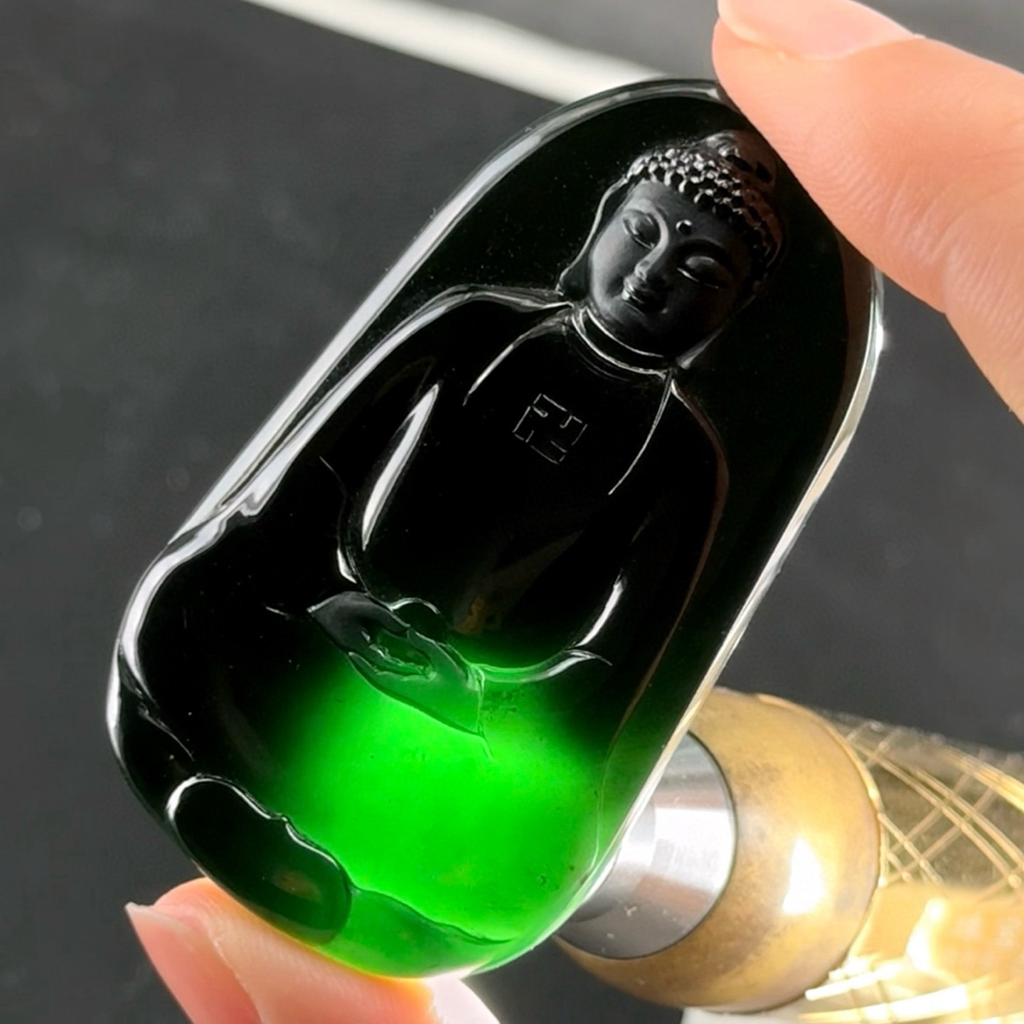 精品墨翠大日如来 种好色正 黑度极好 打灯通透 油性十足