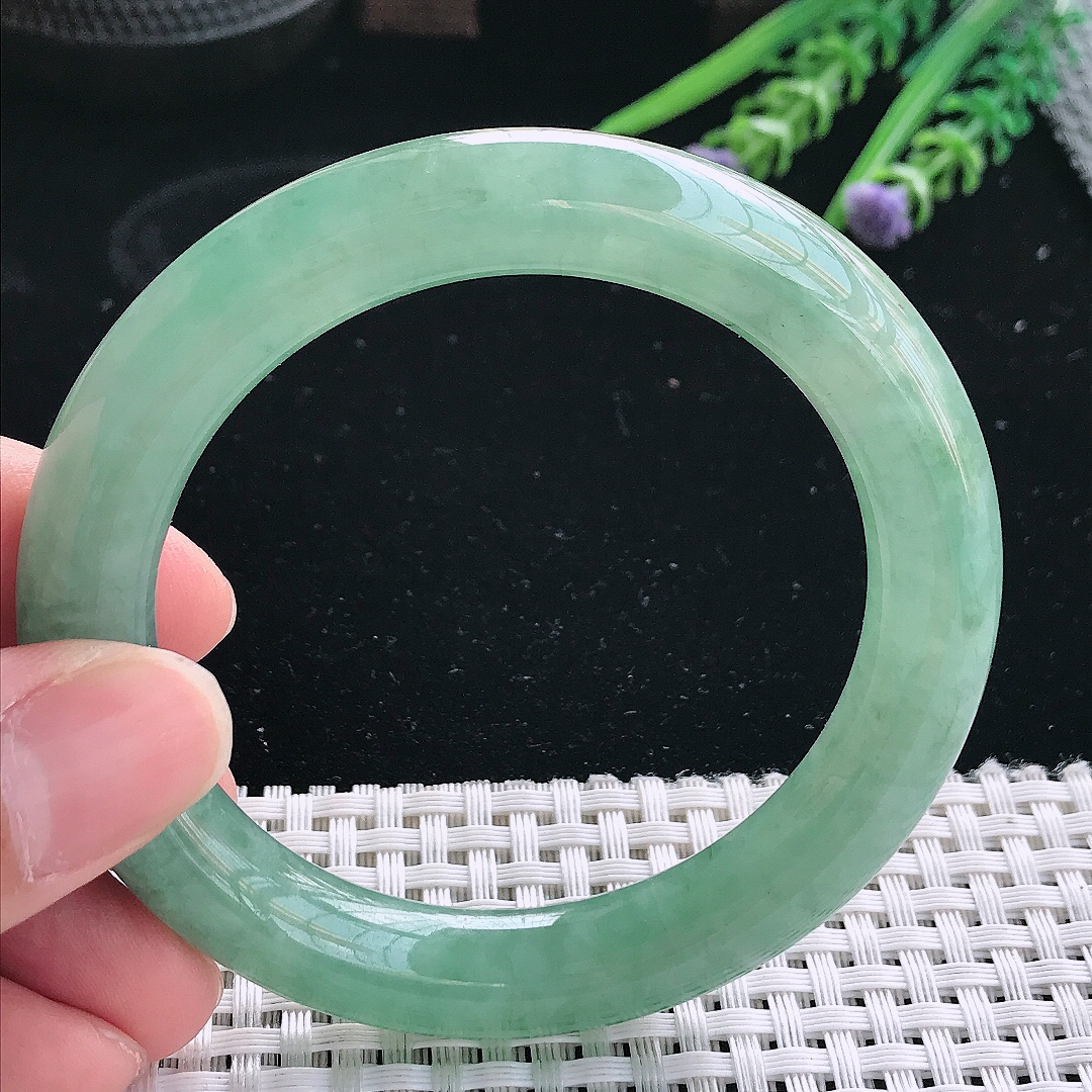 实拍天然翡翠55/10.4/10.2老坑冰润满绿圆条手镯翡翠玉镯手环