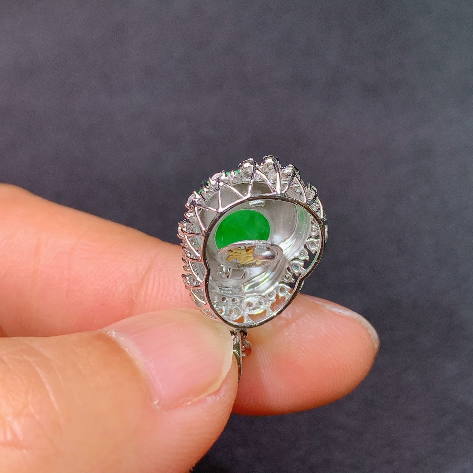 冰阳绿葫芦吊坠，18k金镶嵌，冰润色阳，玉质细腻，种水足，Ald 尺寸22.9*13.1*8.6